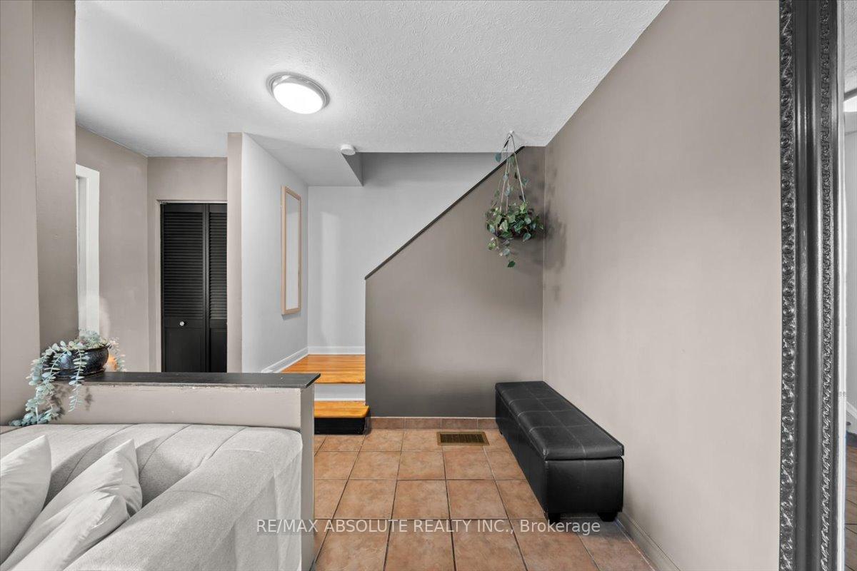 Photo 3 of 791 Borthwick Avenue, Ottawa, Castle Heights/Rideau High — HOMEH
