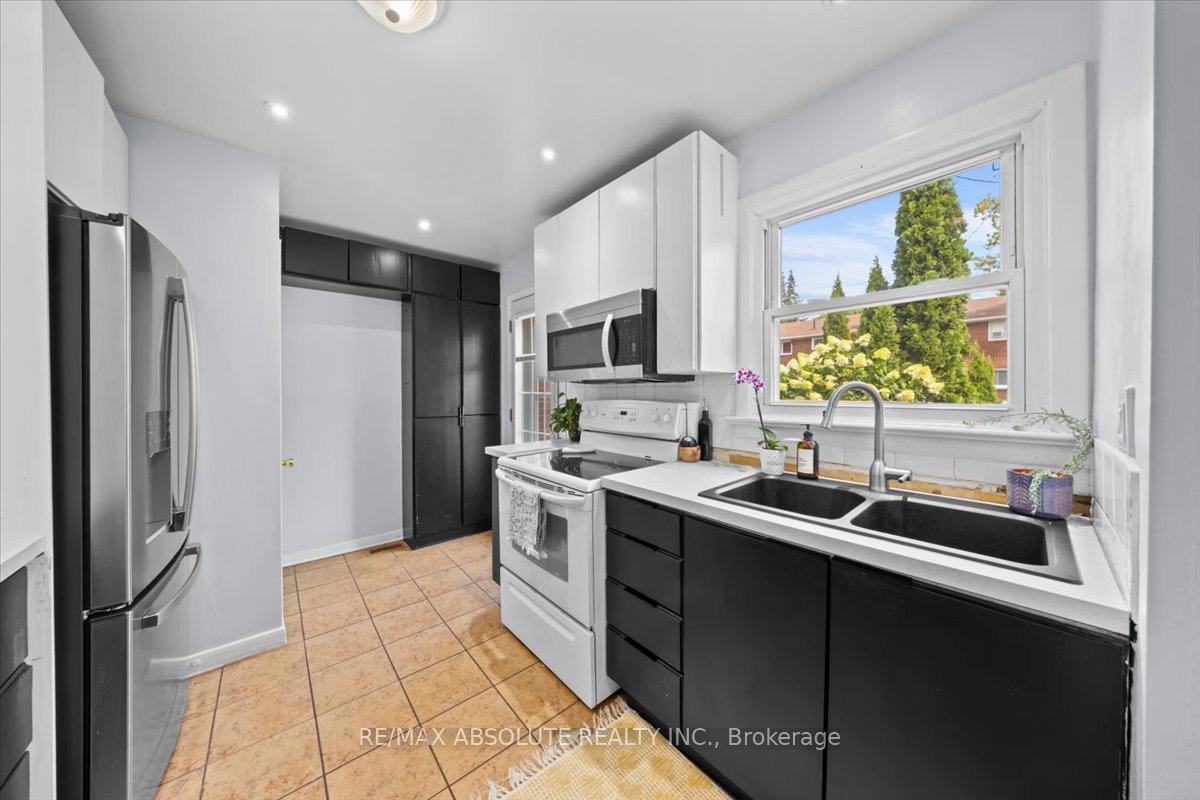 Photo 10 of 791 Borthwick Avenue, Ottawa, Castle Heights/Rideau High — HOMEH