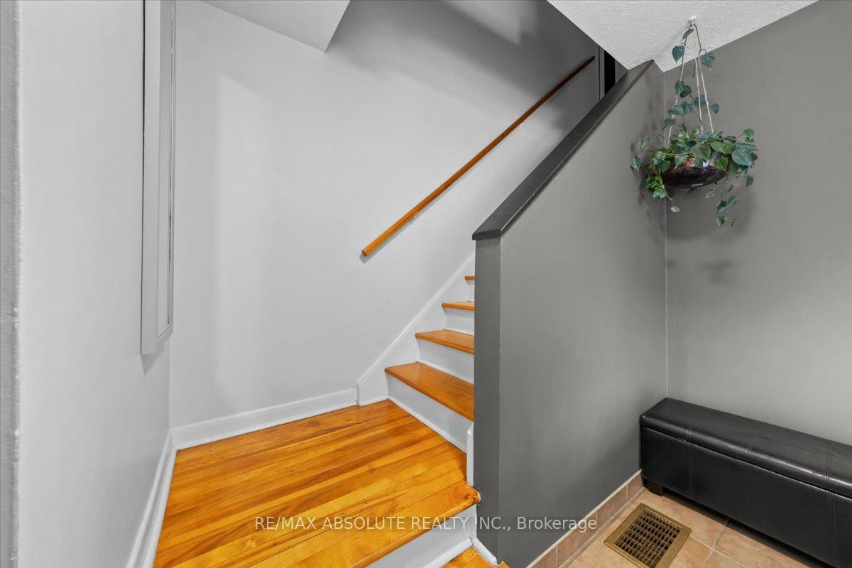 Photo 14 of 791 Borthwick Avenue, Ottawa, Castle Heights/Rideau High — HOMEH