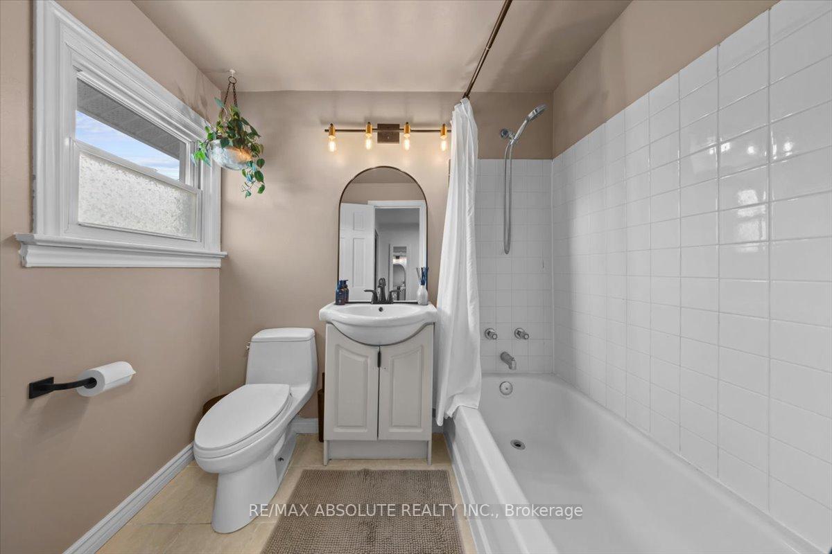 Photo 21 of 791 Borthwick Avenue, Ottawa, Castle Heights/Rideau High — HOMEH