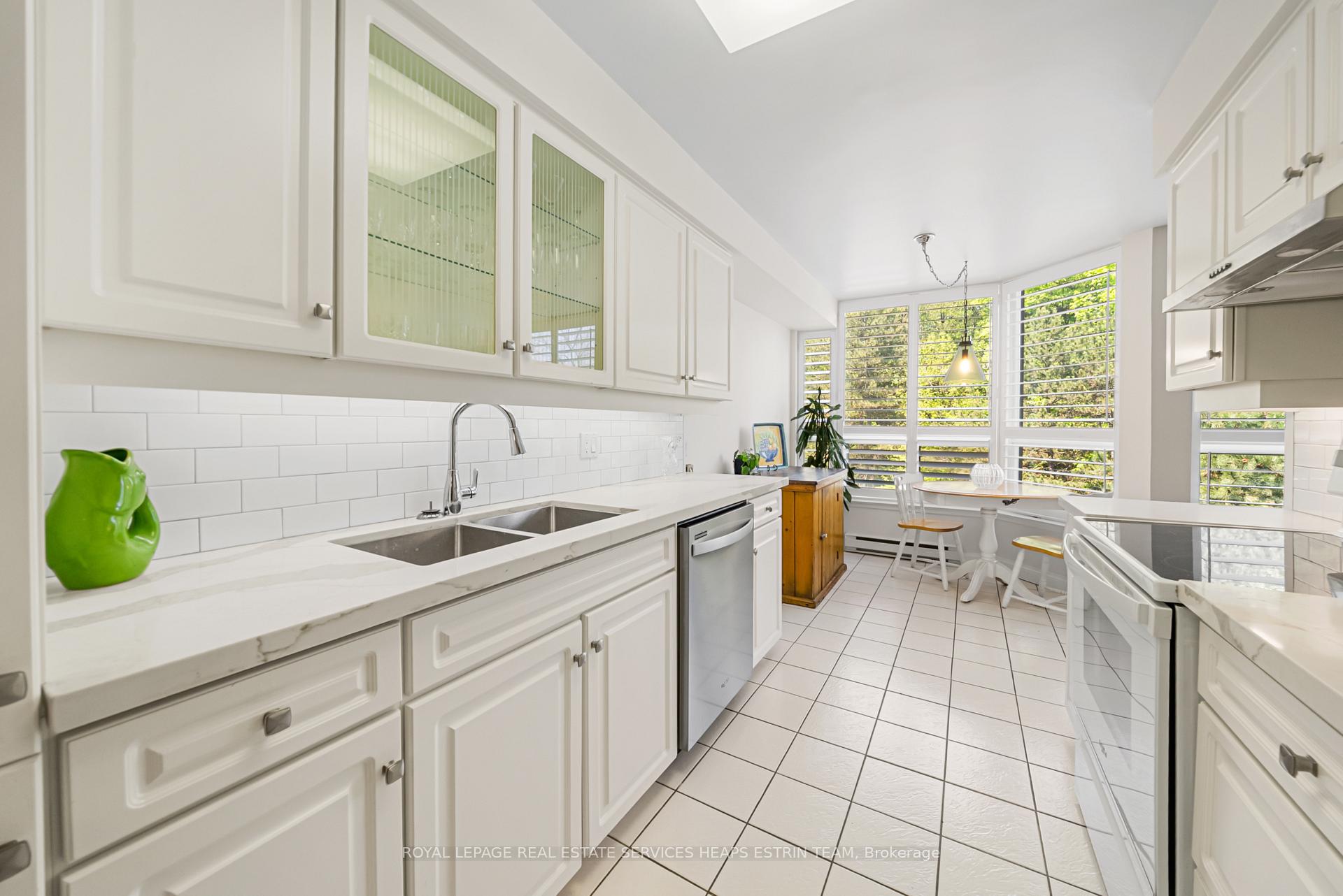 Photo 10 of Unit 503, 3800 Yonge Street, Toronto, Bedford Park-Nortown — HOMEH