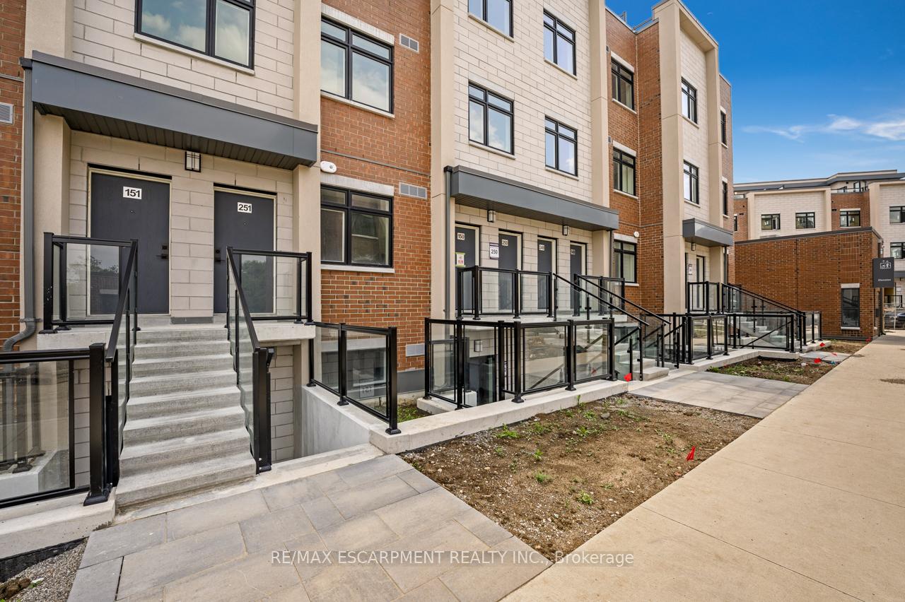Photo 3 of Unit 251, 1075 Douglas McCurdy Common, Mississauga, Lakeview — HOMEH