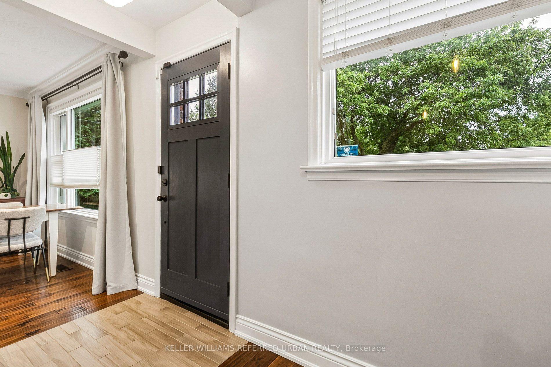Photo 9 of 36 Vernadale Crescent, Scarborough, Clairlea-Birchmount — HOMEH