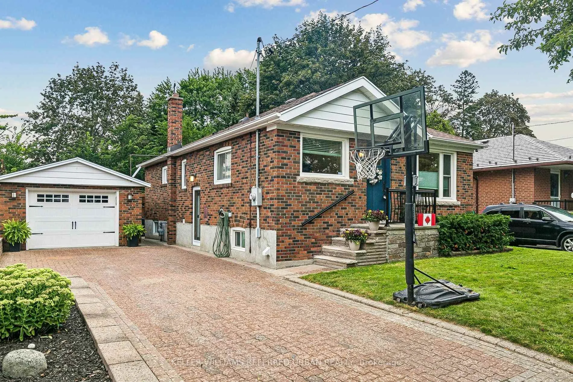 Photo 5 of 36 Vernadale Crescent, Scarborough, Clairlea-Birchmount — HOMEH