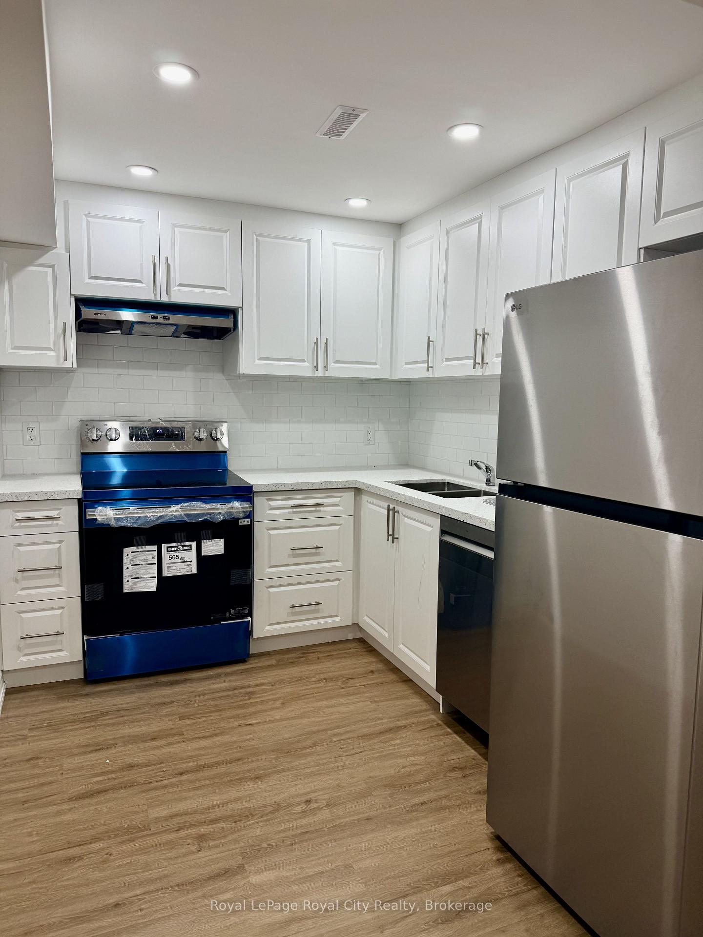 Photo 2 of 34 John Brabson Crescent, Guelph, Kortright East — HOMEH