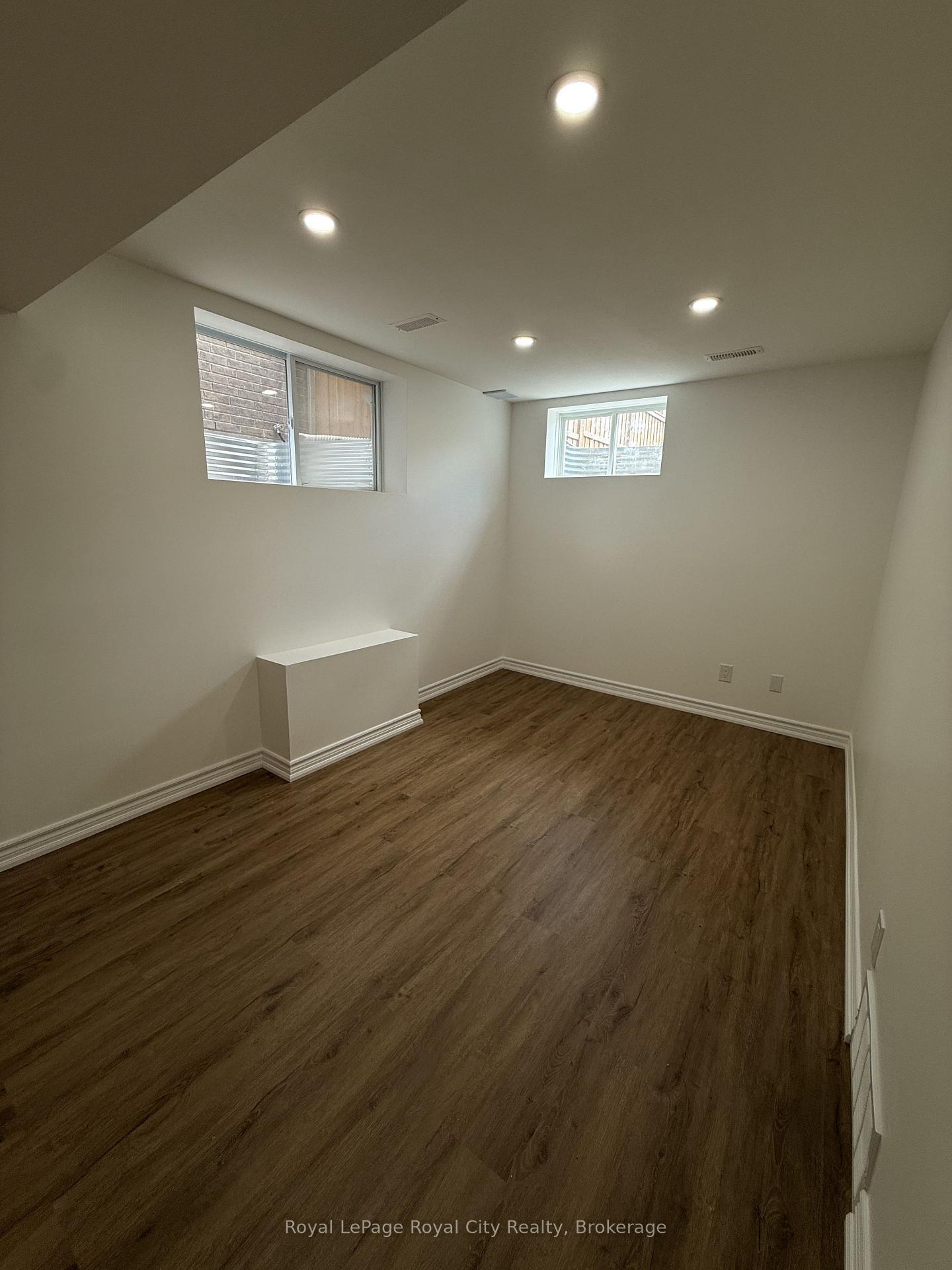 Photo 4 of 34 John Brabson Crescent, Guelph, Kortright East — HOMEH