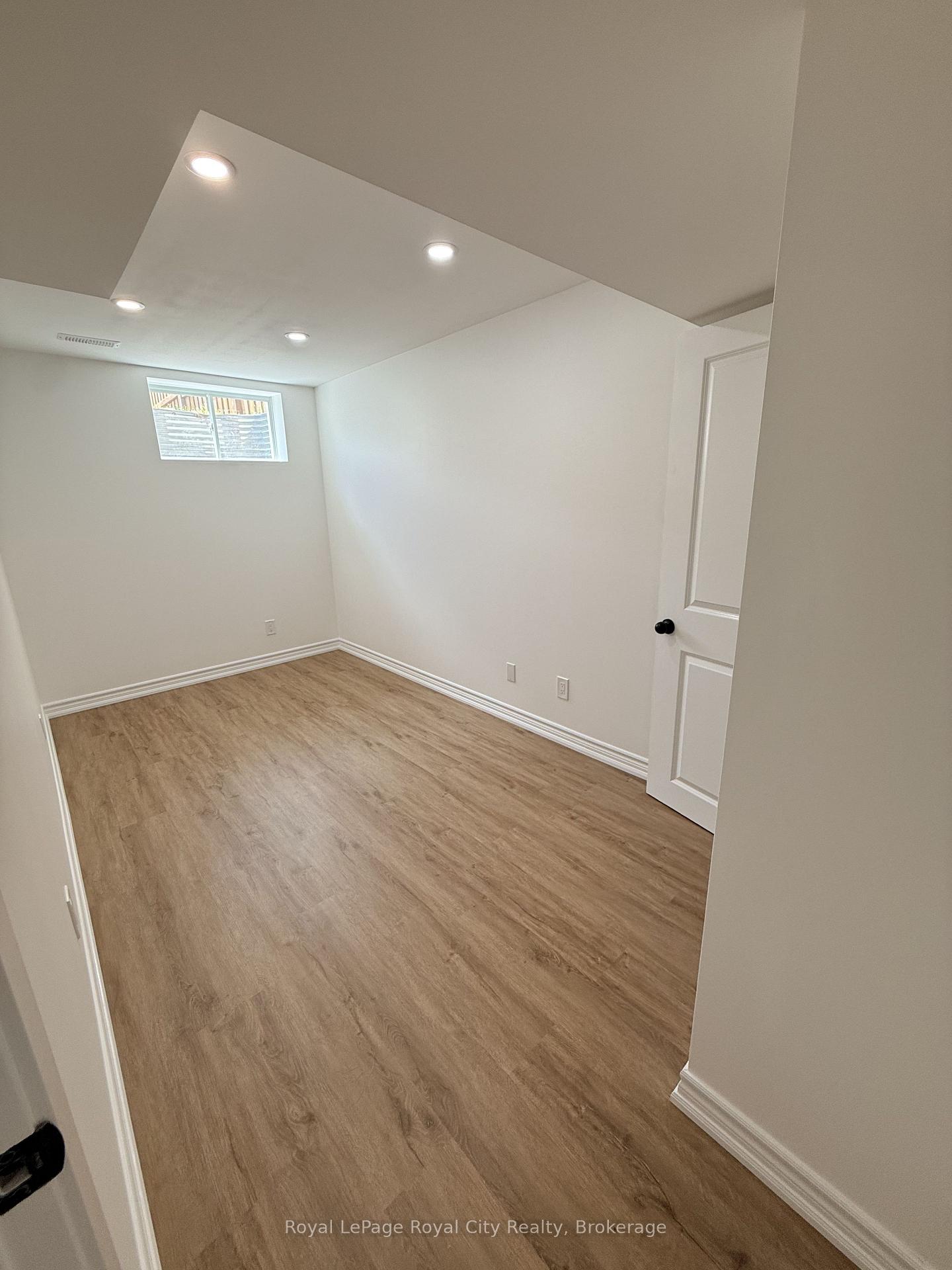Photo 5 of 34 John Brabson Crescent, Guelph, Kortright East — HOMEH