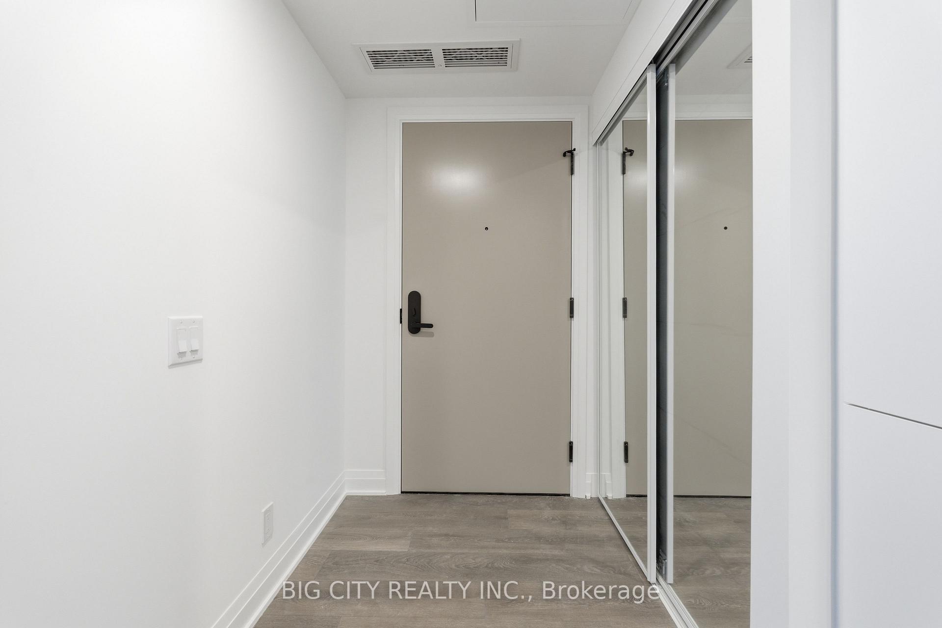 Photo 2 of Unit 1606, 25 Frederick Todd Way, Toronto, Thorncliffe Park — HOMEH