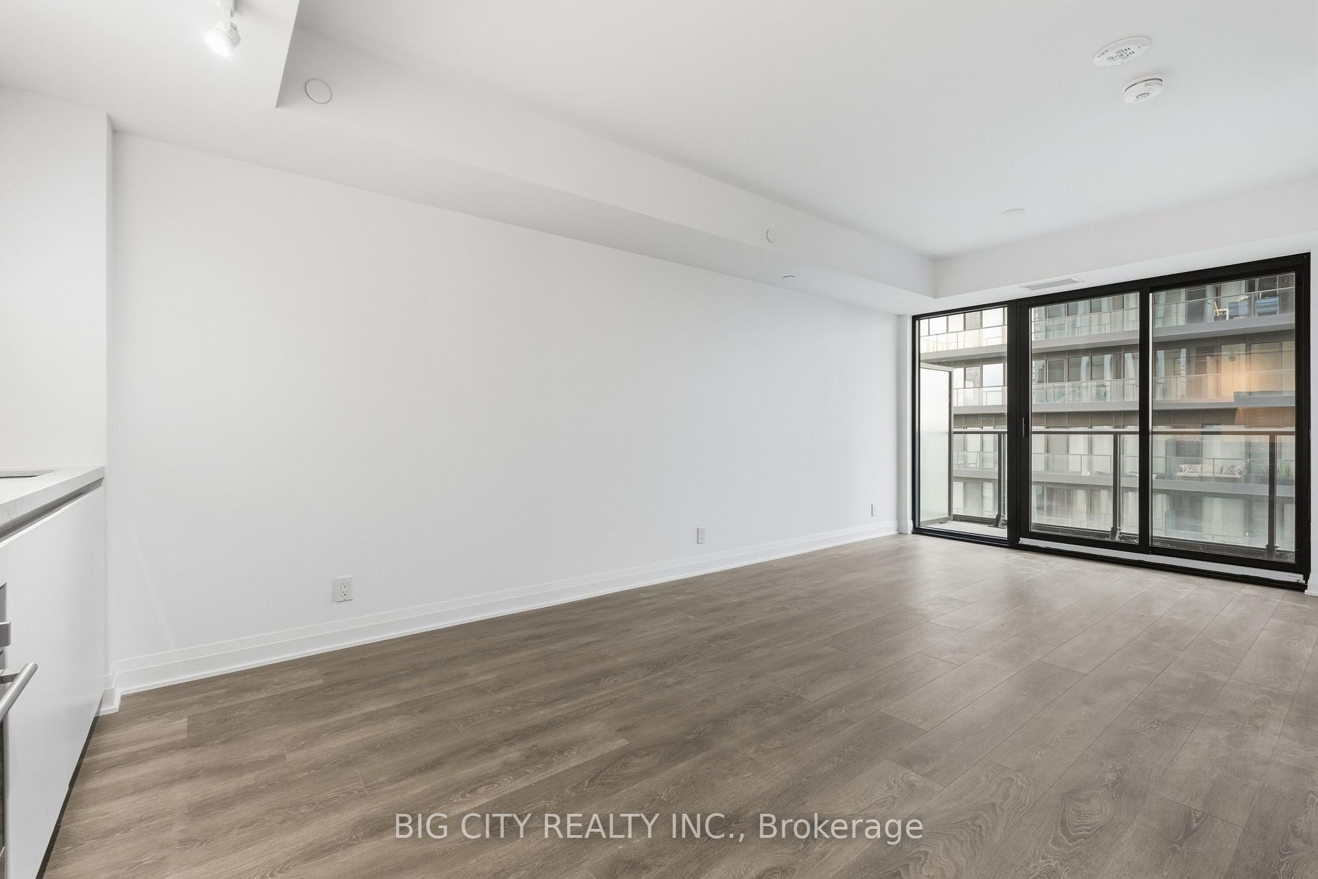 Photo 3 of Unit 1606, 25 Frederick Todd Way, Toronto, Thorncliffe Park — HOMEH