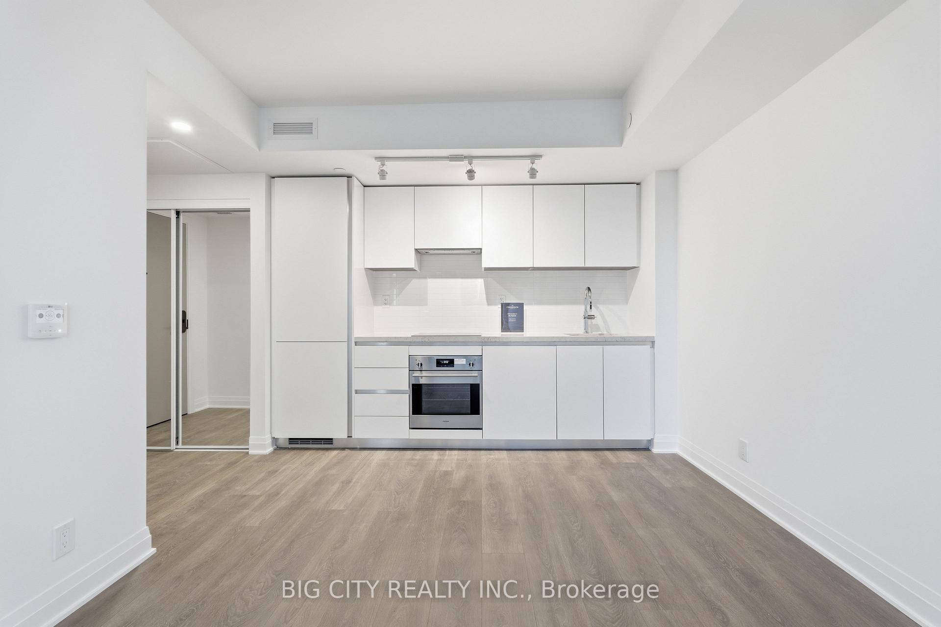 Photo 6 of Unit 1606, 25 Frederick Todd Way, Toronto, Thorncliffe Park — HOMEH