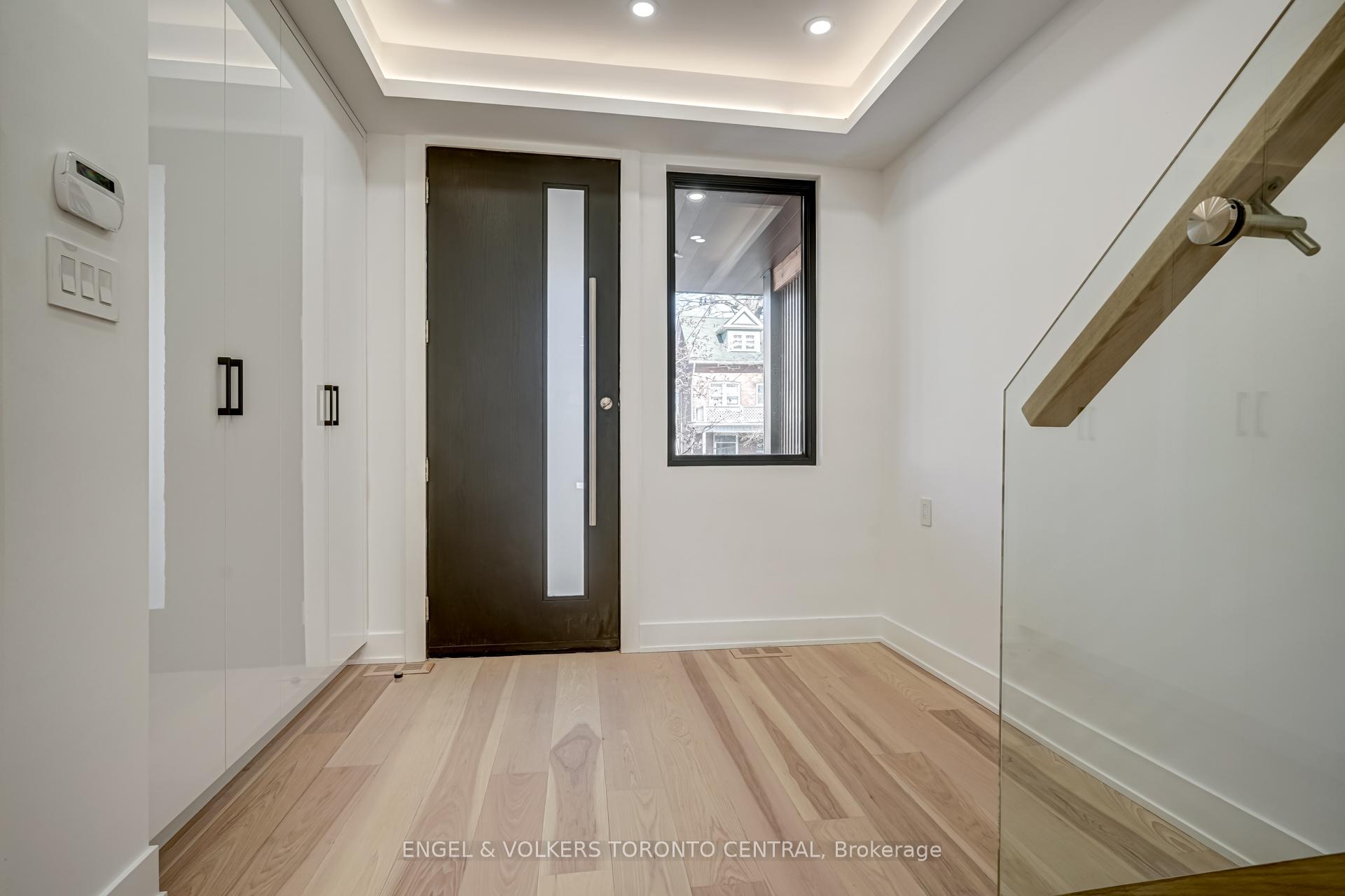 Photo 4 of 230 Willow Avenue, Toronto, The Beaches — HOMEH