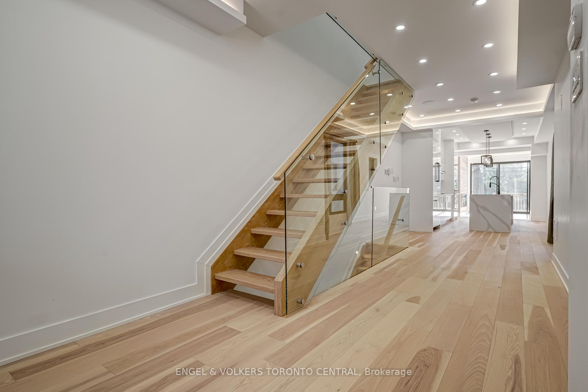 Photo 5 of 230 Willow Avenue, Toronto, The Beaches — HOMEH