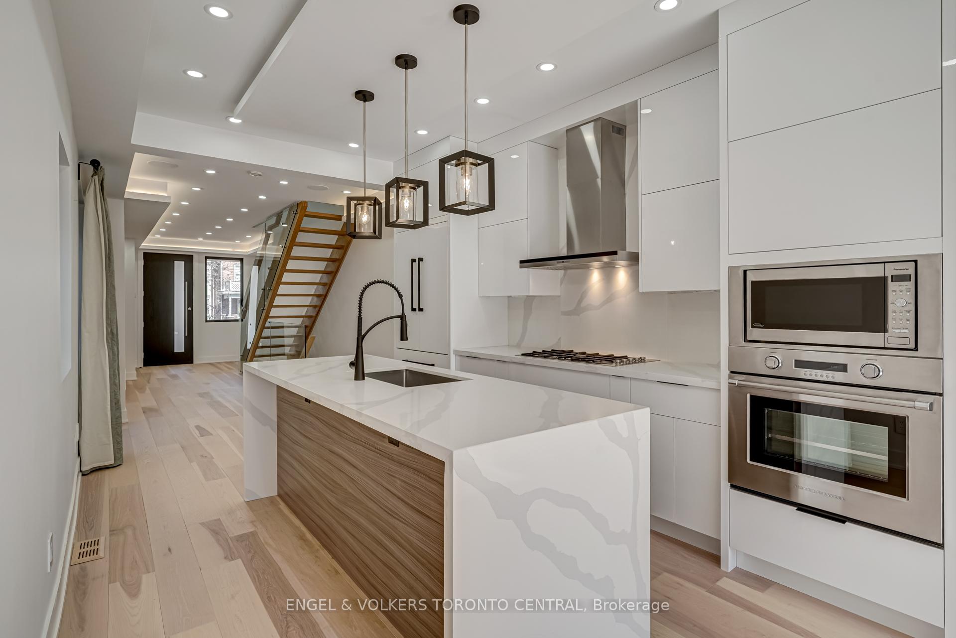 Photo 7 of 230 Willow Avenue, Toronto, The Beaches — HOMEH