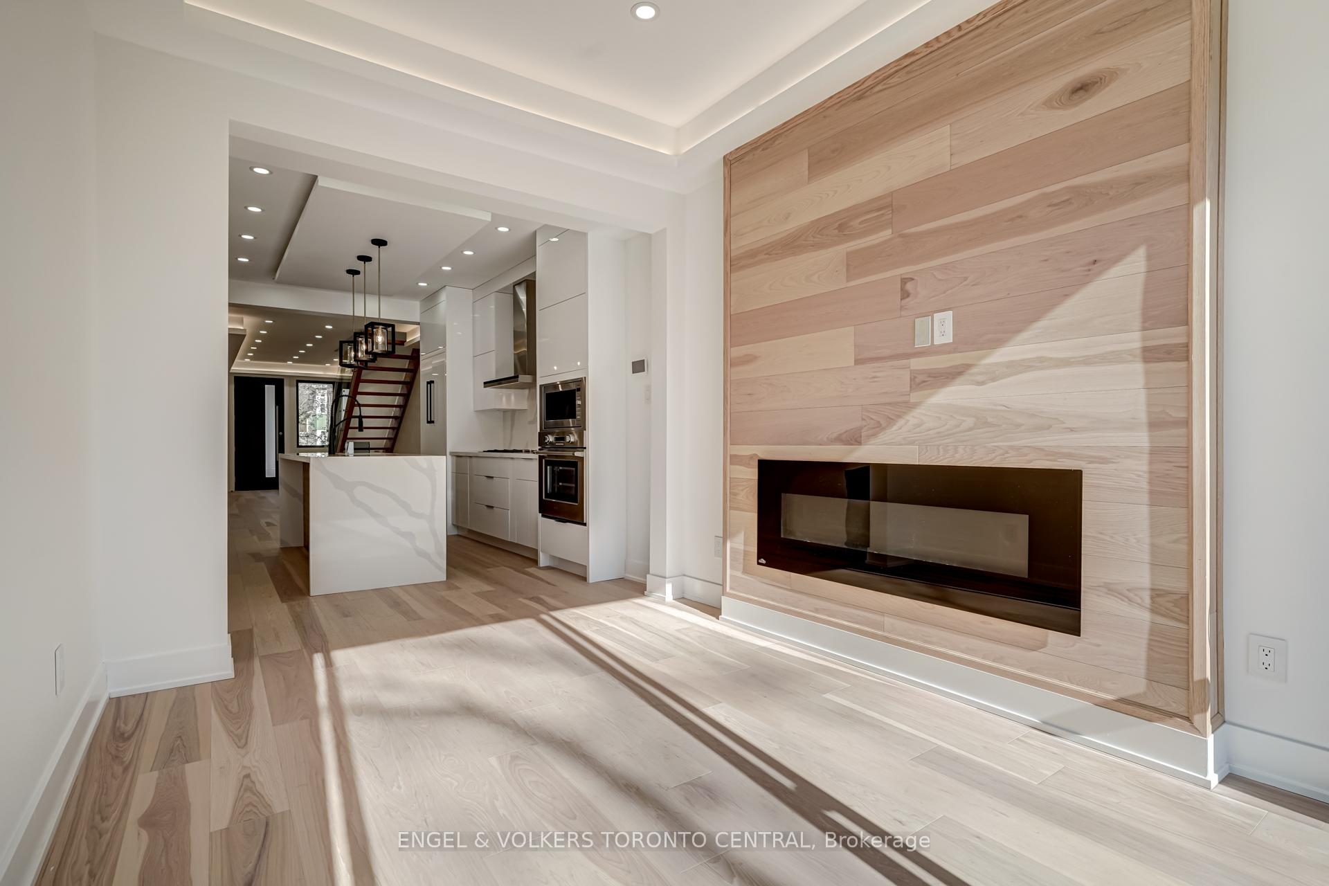 Photo 9 of 230 Willow Avenue, Toronto, The Beaches — HOMEH