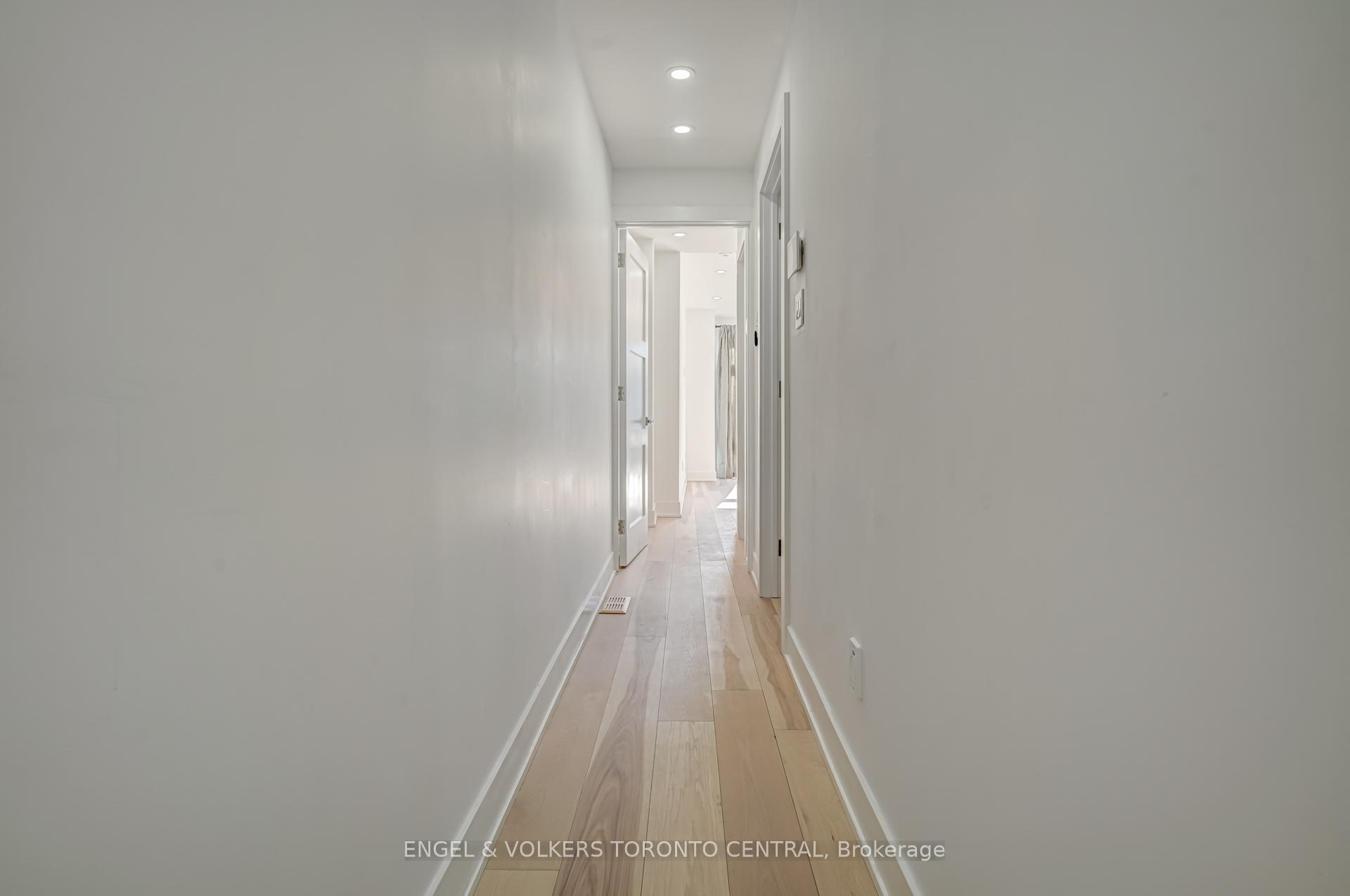 Photo 10 of 230 Willow Avenue, Toronto, The Beaches — HOMEH