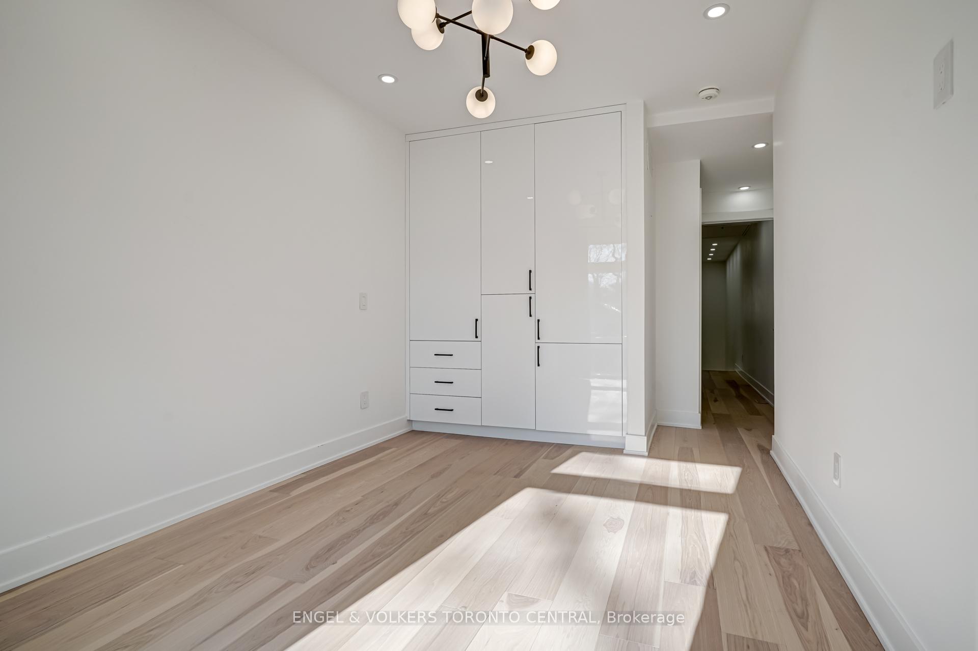 Photo 12 of 230 Willow Avenue, Toronto, The Beaches — HOMEH