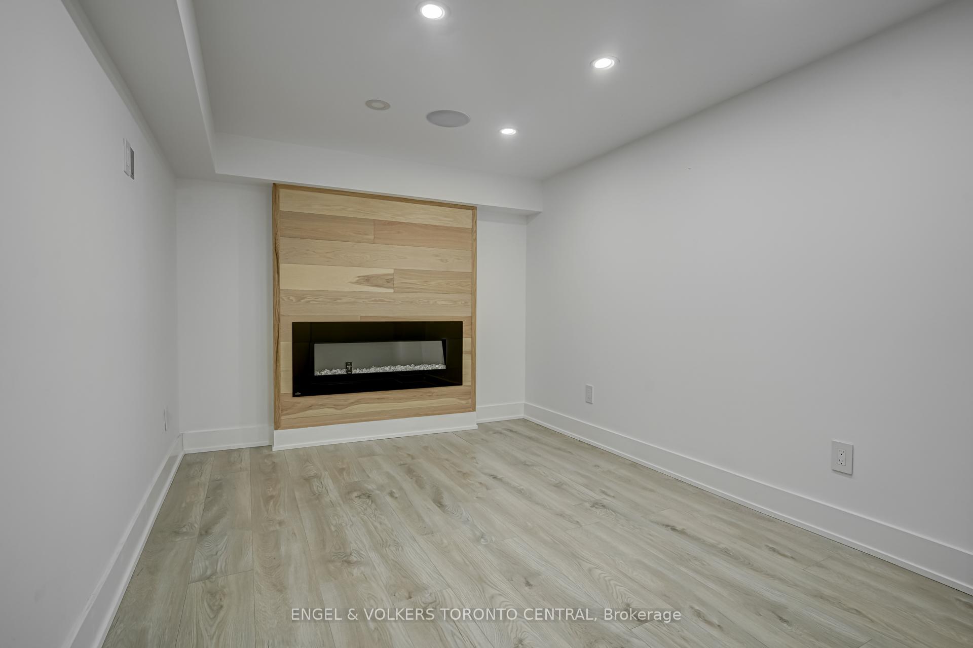 Photo 23 of 230 Willow Avenue, Toronto, The Beaches — HOMEH