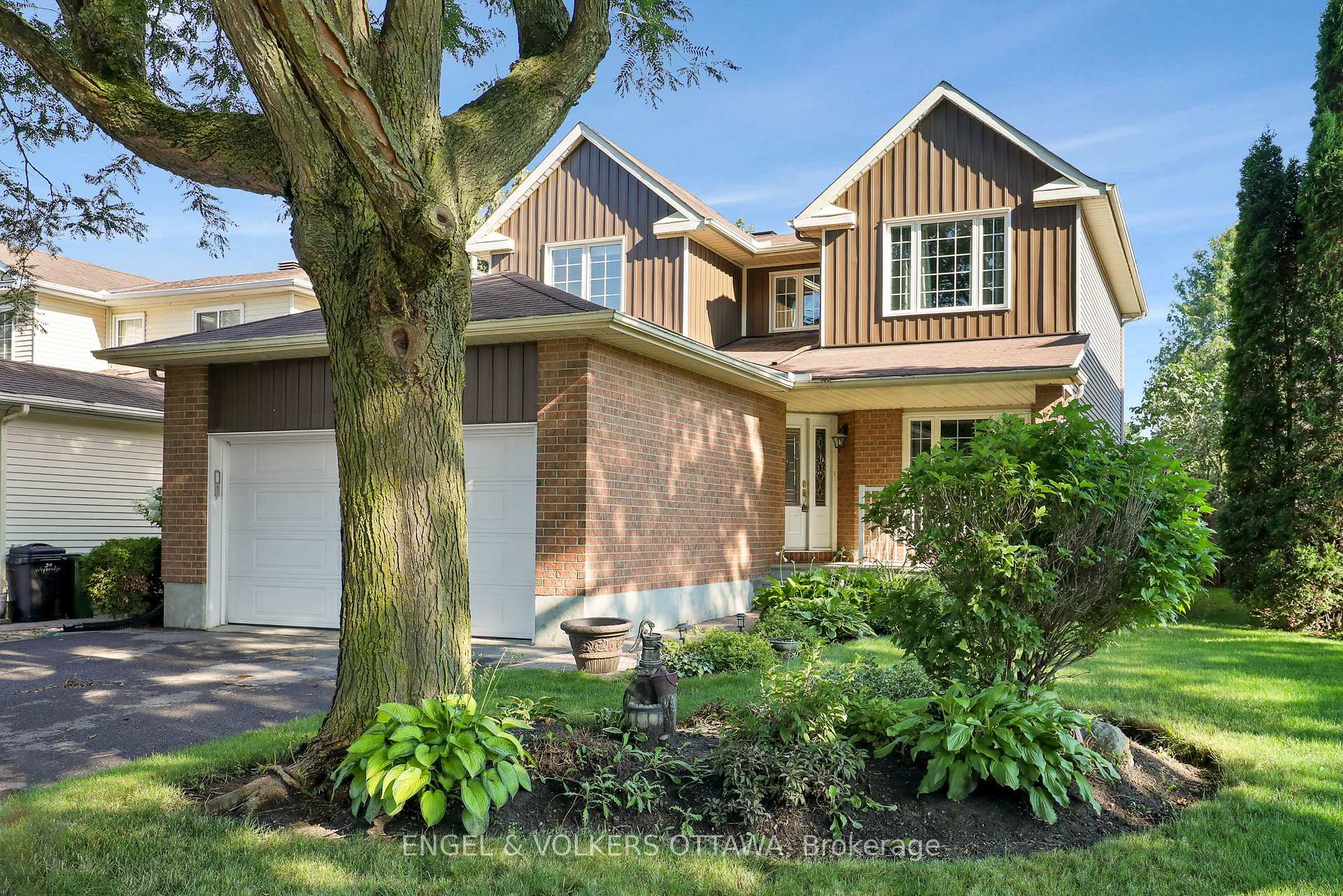 Photo 2 of 28 Weybridge Drive, Ottawa, Barrhaven - Cedargrove/Fraserdale — HOMEH