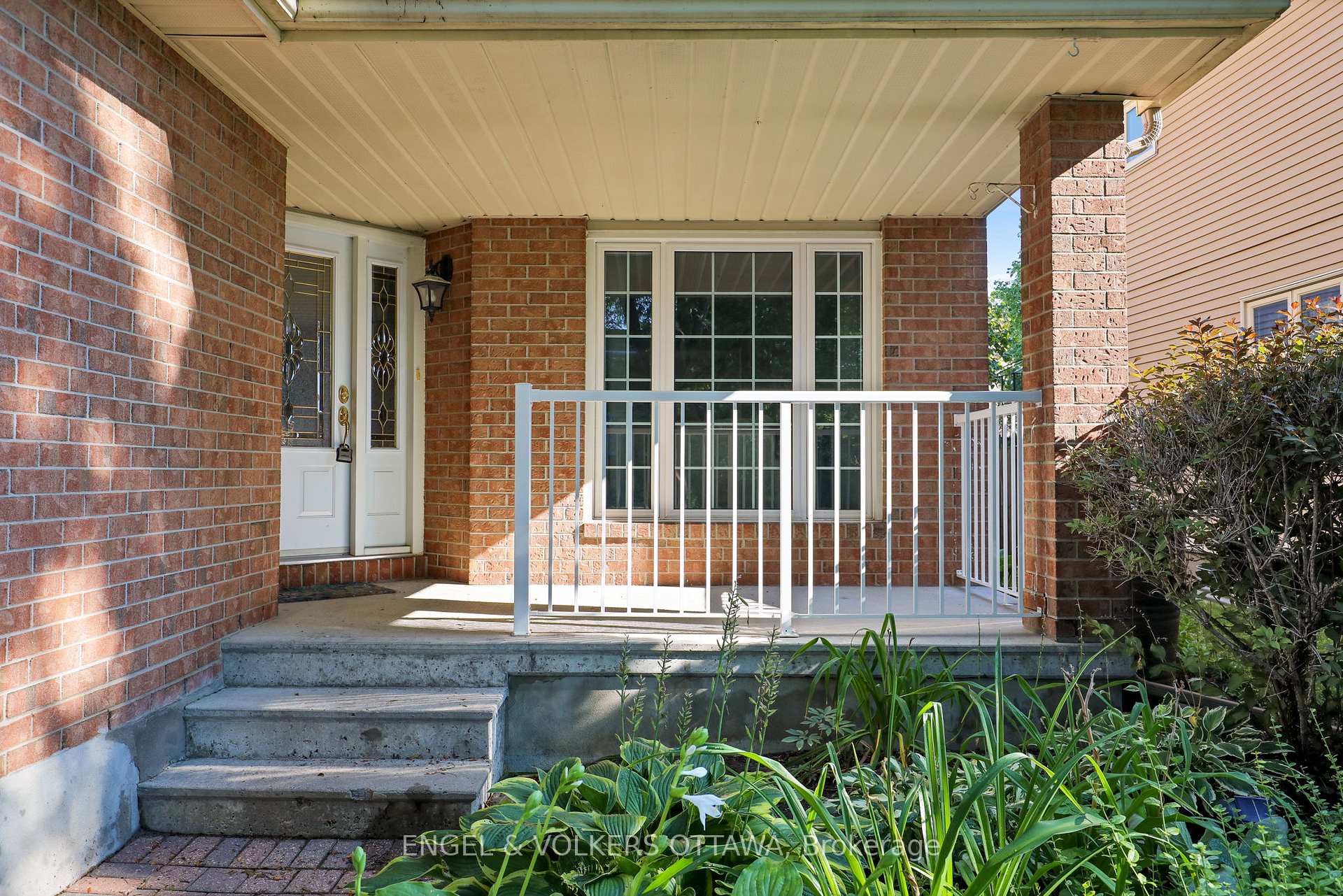 Photo 3 of 28 Weybridge Drive, Ottawa, Barrhaven - Cedargrove/Fraserdale — HOMEH