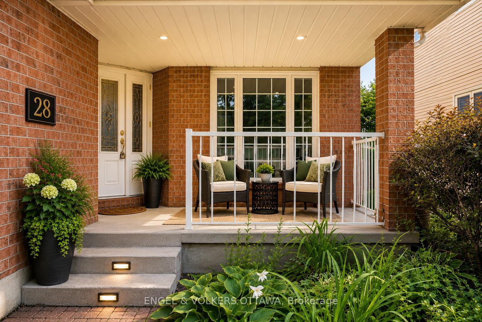 Photo 4 of 28 Weybridge Drive, Ottawa, Barrhaven - Cedargrove/Fraserdale — HOMEH