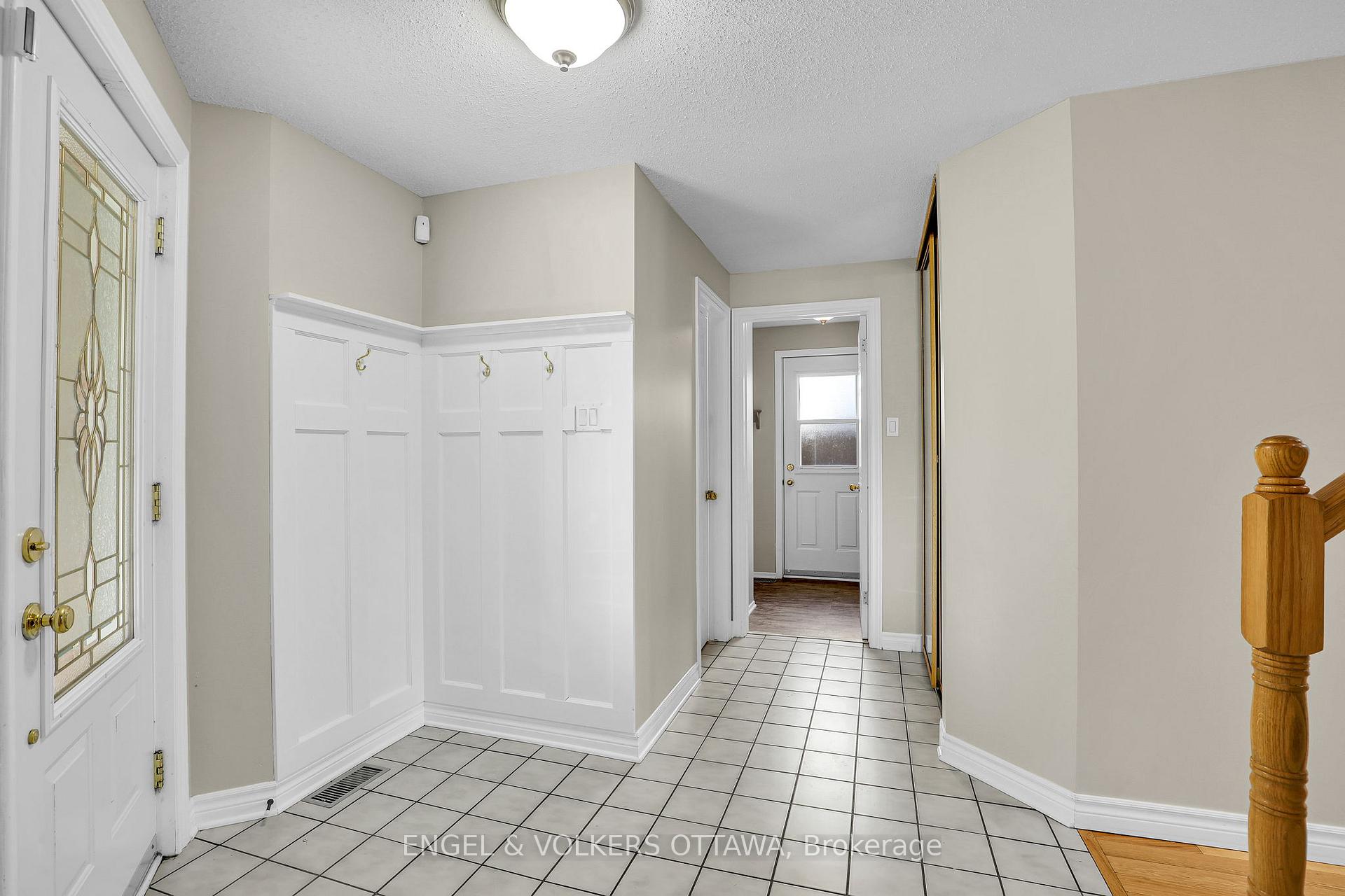 Photo 7 of 28 Weybridge Drive, Ottawa, Barrhaven - Cedargrove/Fraserdale — HOMEH