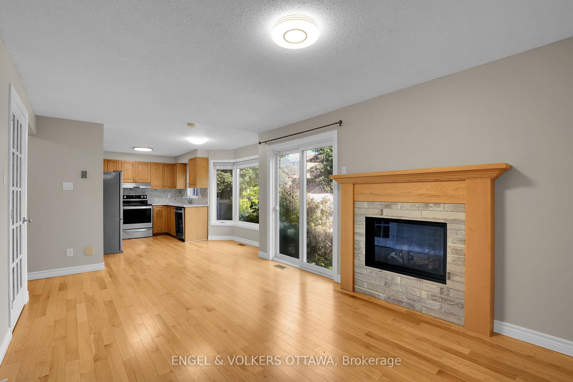 Photo 17 of 28 Weybridge Drive, Ottawa, Barrhaven - Cedargrove/Fraserdale — HOMEH