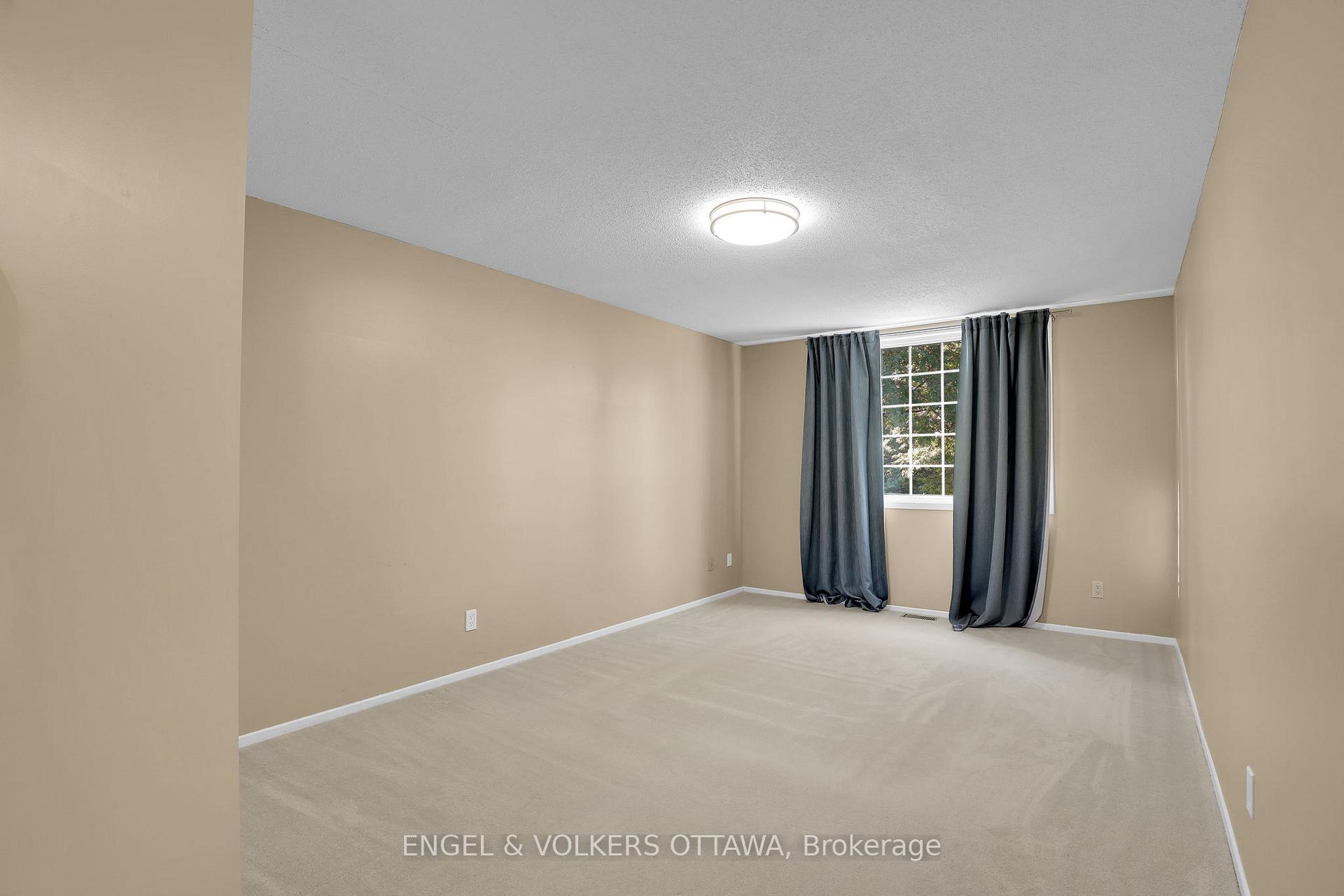 Photo 18 of 28 Weybridge Drive, Ottawa, Barrhaven - Cedargrove/Fraserdale — HOMEH