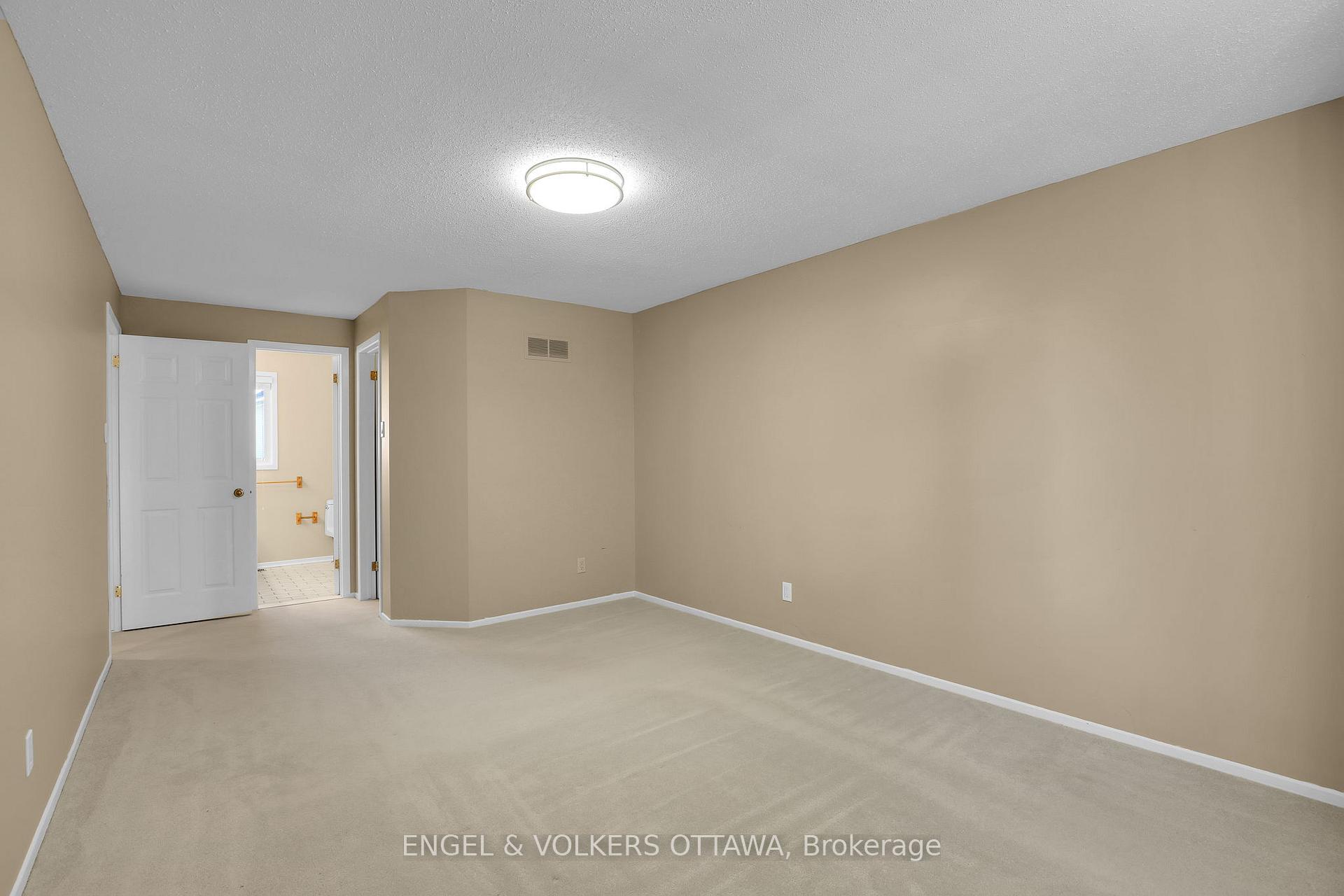 Photo 20 of 28 Weybridge Drive, Ottawa, Barrhaven - Cedargrove/Fraserdale — HOMEH