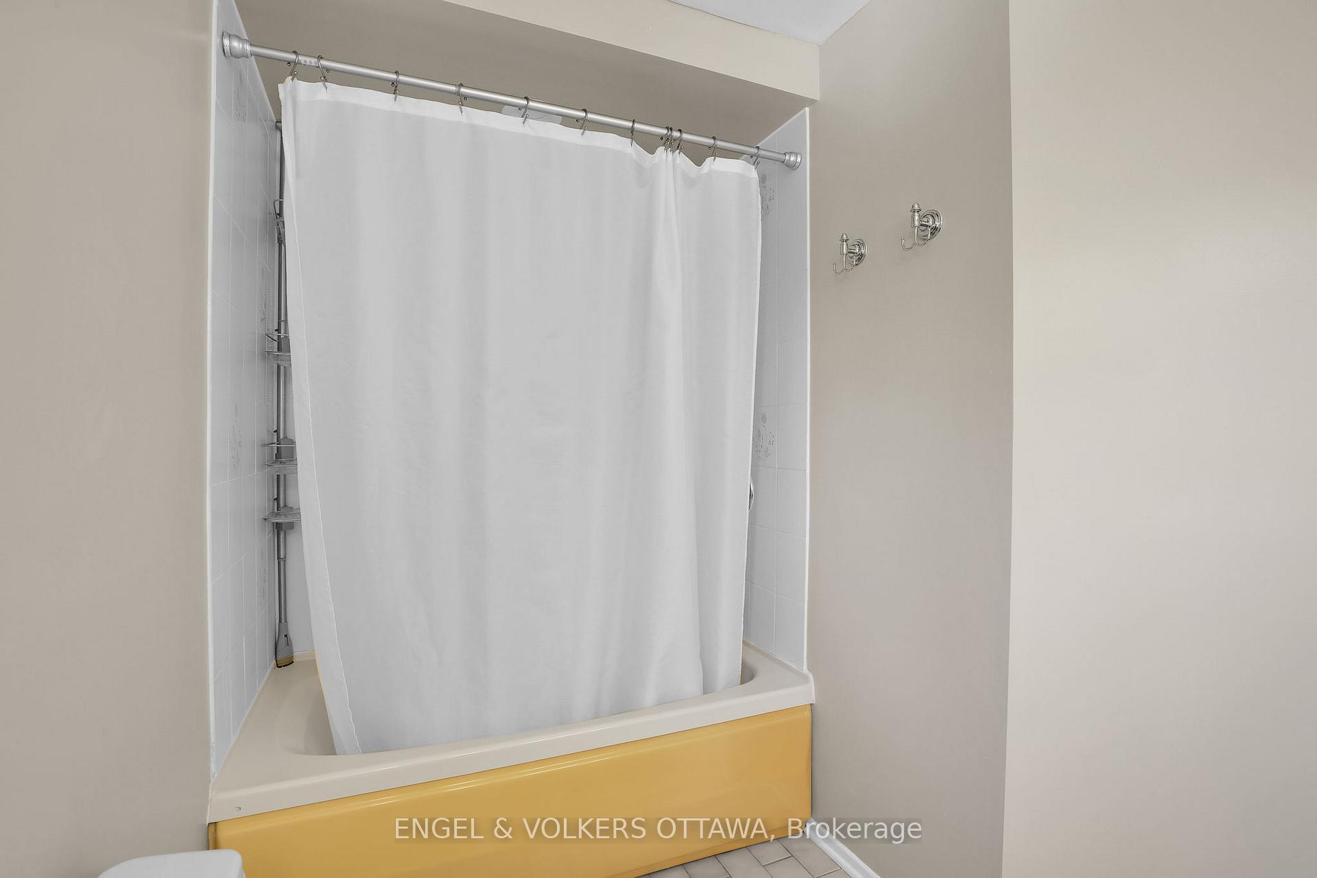 Photo 25 of 28 Weybridge Drive, Ottawa, Barrhaven - Cedargrove/Fraserdale — HOMEH