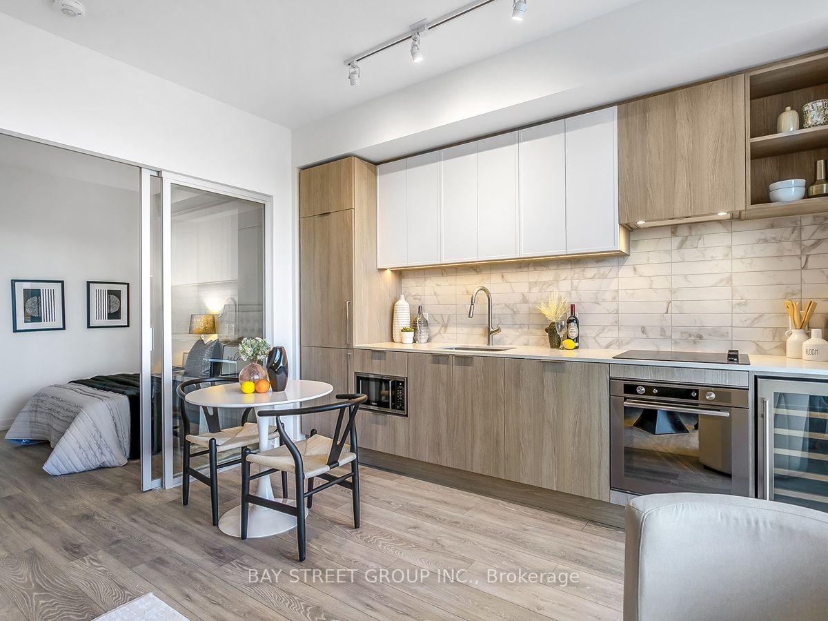 Photo 4 of Unit 1812, 2020 Bathurst Street, Toronto, Humewood-Cedarvale — HOMEH