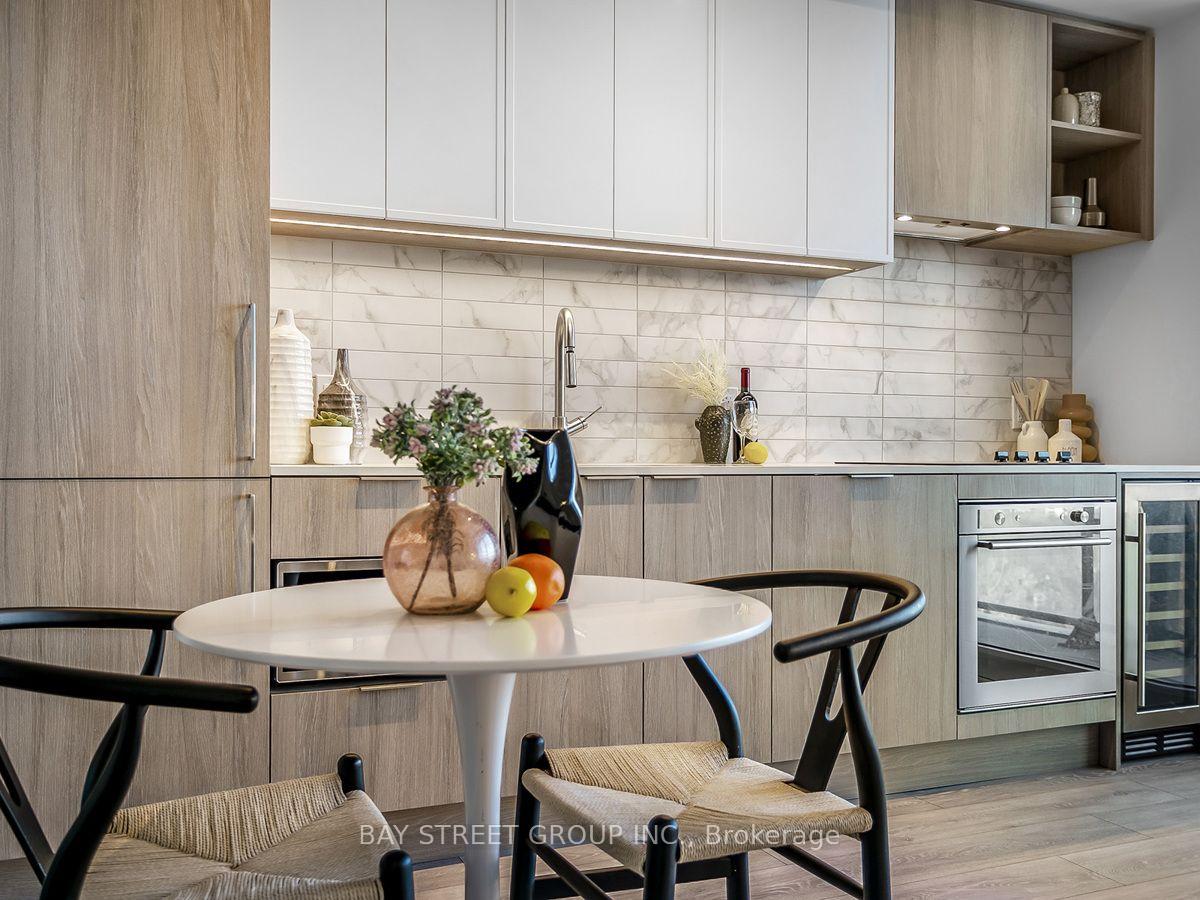 Photo 7 of Unit 1812, 2020 Bathurst Street, Toronto, Humewood-Cedarvale — HOMEH