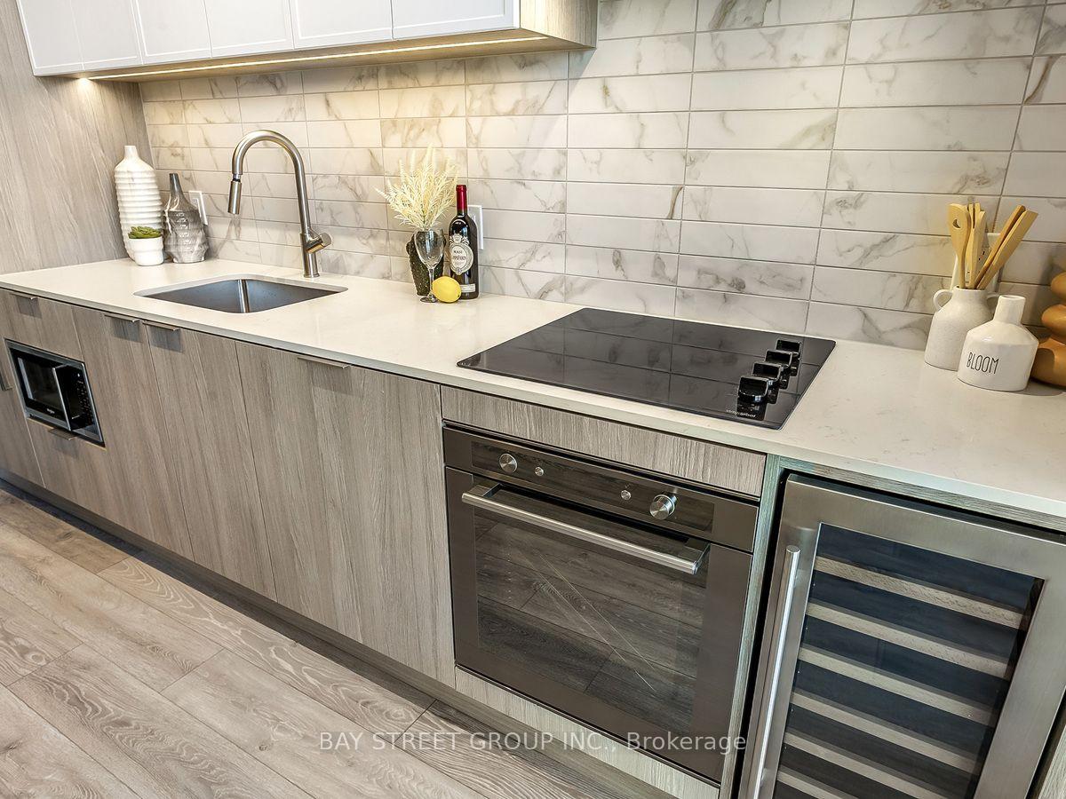 Photo 8 of Unit 1812, 2020 Bathurst Street, Toronto, Humewood-Cedarvale — HOMEH