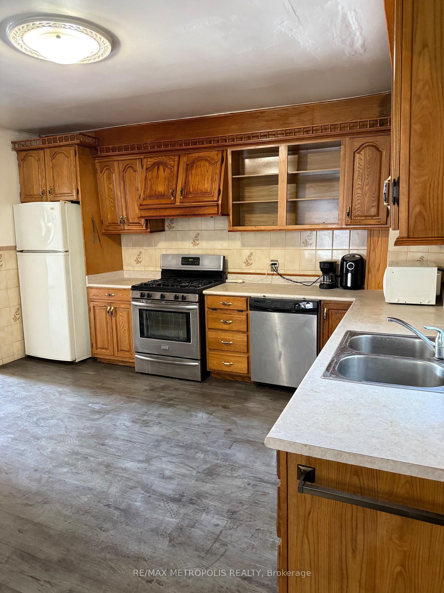Photo 17 of 175 Celina Street, Oshawa, Central — HOMEH