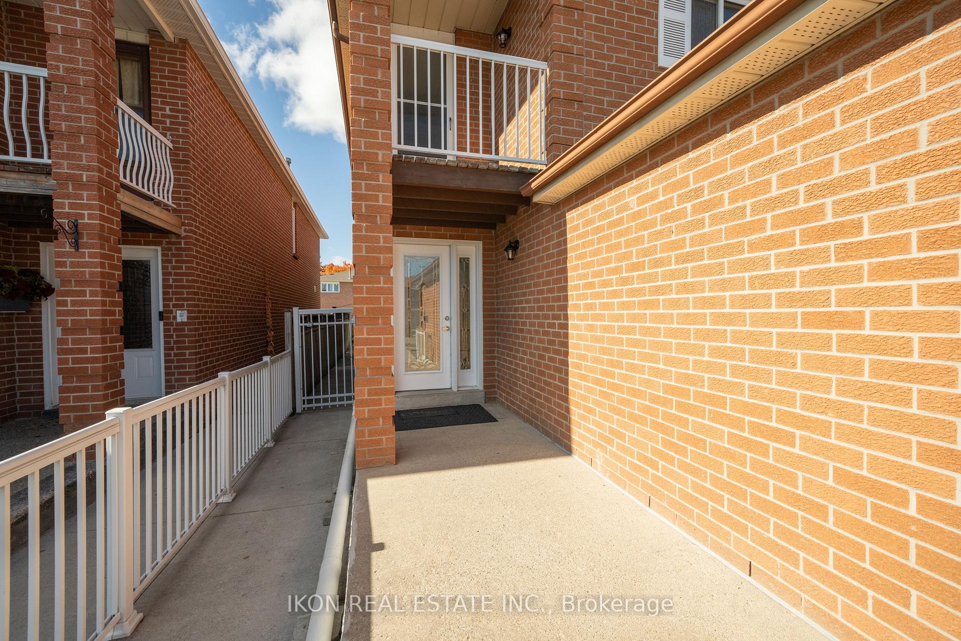 Photo 3 of 182 Tall Grass Trail, Vaughan, East Woodbridge — HOMEH