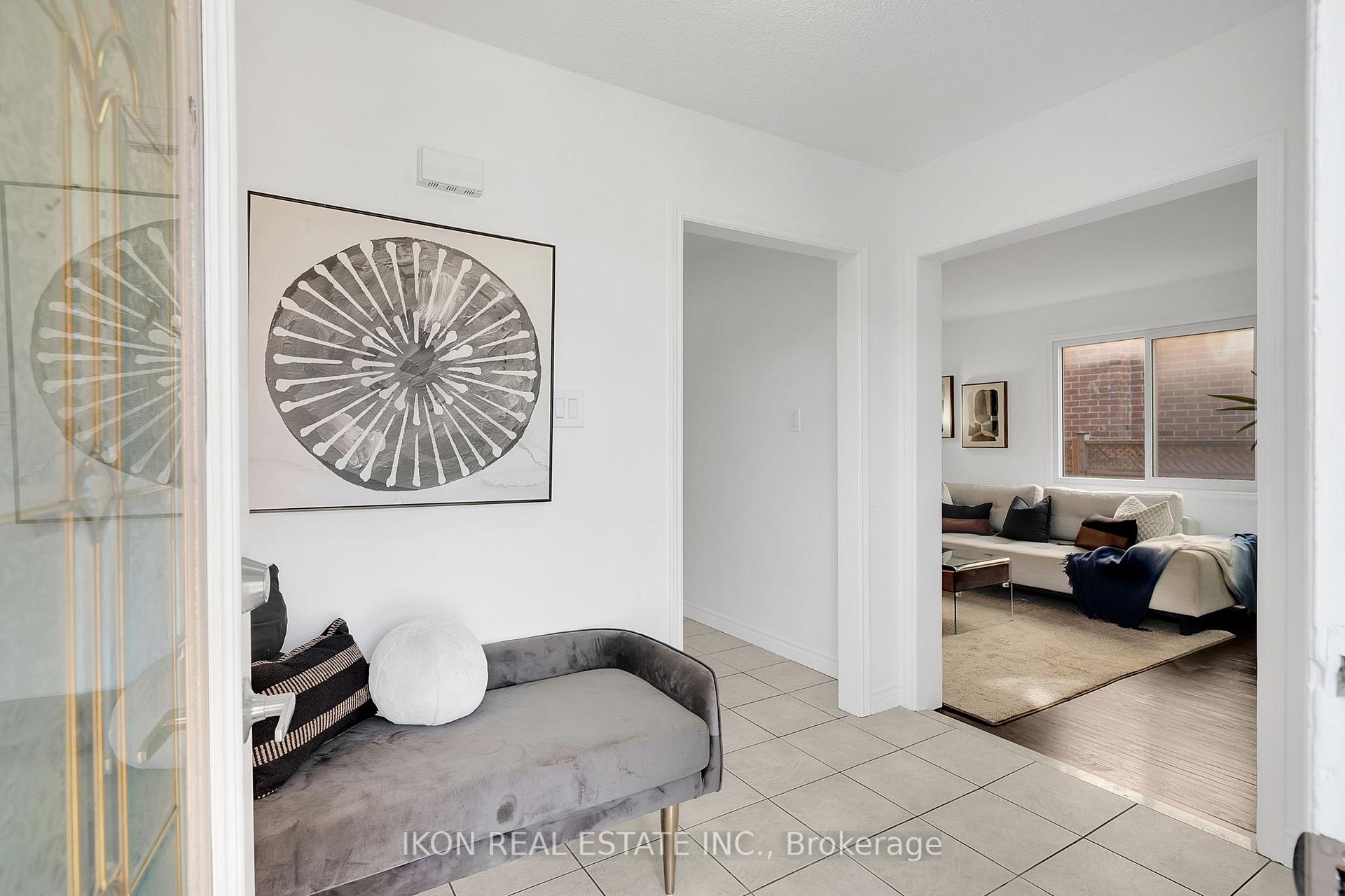 Photo 4 of 182 Tall Grass Trail, Vaughan, East Woodbridge — HOMEH