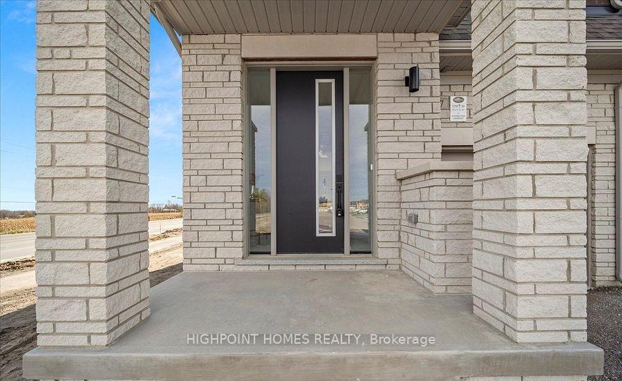 Photo 2 of 77 Schmeltzer Crescent, Richmond Hill, Rural Richmond Hill — HOMEH