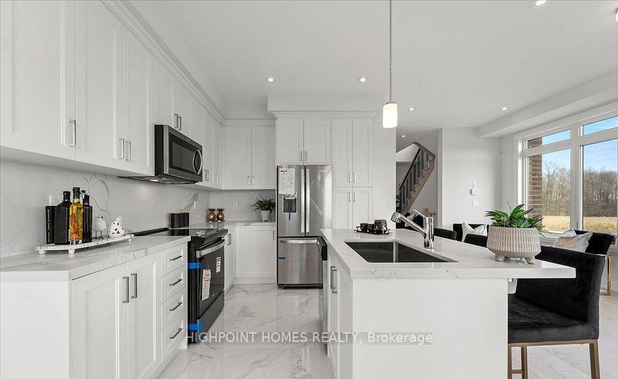 Photo 15 of 77 Schmeltzer Crescent, Richmond Hill, Rural Richmond Hill — HOMEH