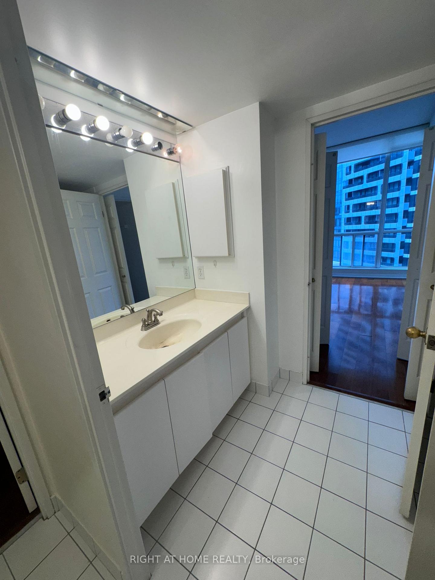 Photo 7 of Unit 2407, 24 Wellesley Street W, Toronto, Bay Street Corridor — HOMEH