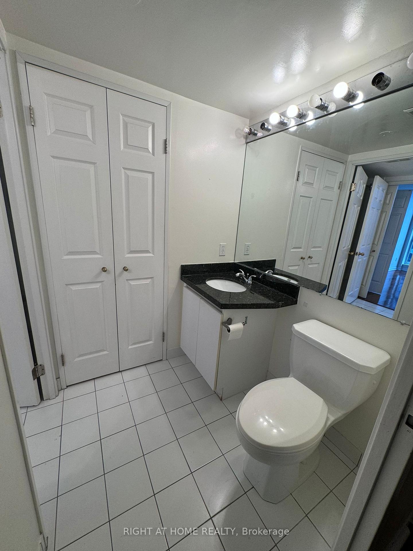 Photo 8 of Unit 2407, 24 Wellesley Street W, Toronto, Bay Street Corridor — HOMEH