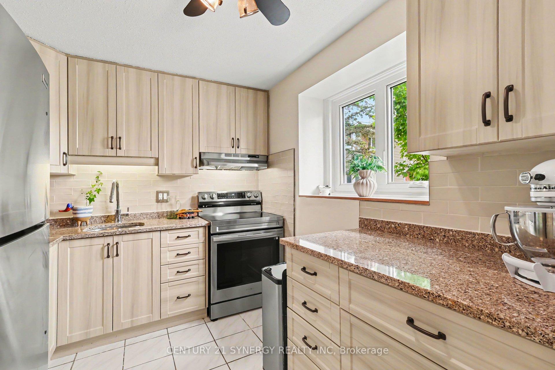 Photo 12 of Unit C, 1718 Lamoureux Drive, Ottawa, Queenswood Heights South — HOMEH