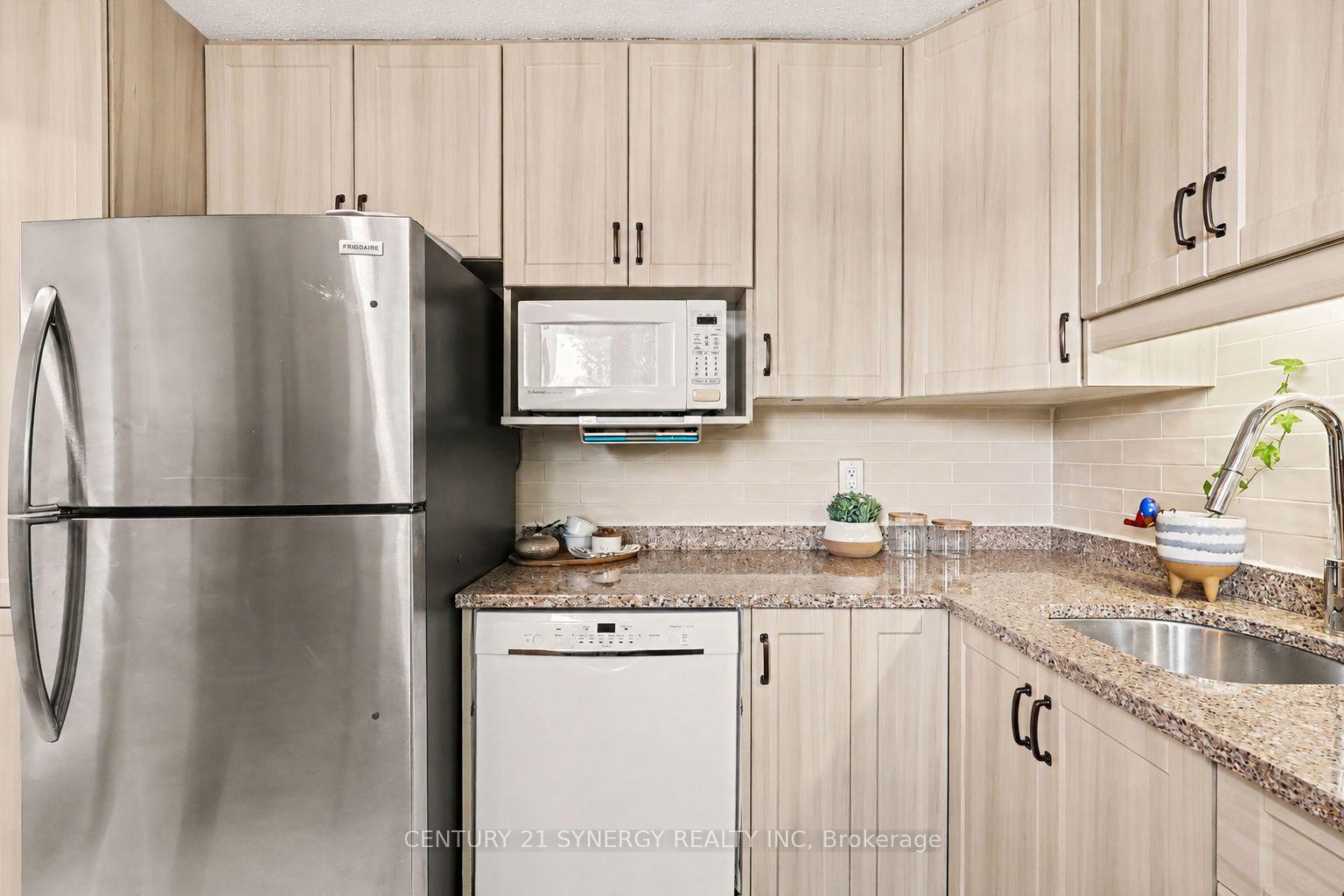 Photo 13 of Unit C, 1718 Lamoureux Drive, Ottawa, Queenswood Heights South — HOMEH