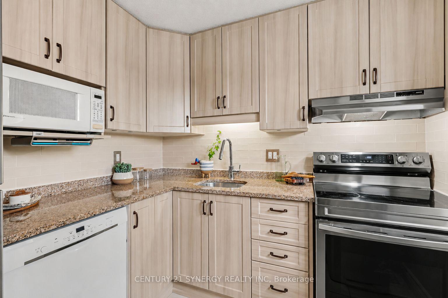 Photo 14 of Unit C, 1718 Lamoureux Drive, Ottawa, Queenswood Heights South — HOMEH