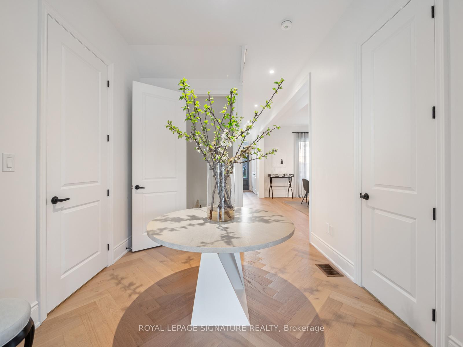 Photo 6 of 1335 Britton Crescent, Milton, Ford — HOMEH