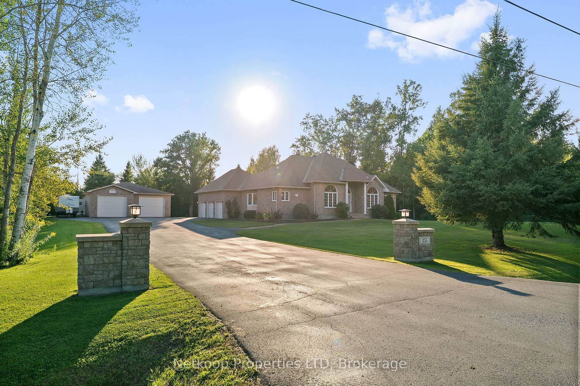 Photo 2 of 4755 Whispering Willow Drive, Ottawa, Sarsfield/Bearbrook — HOMEH