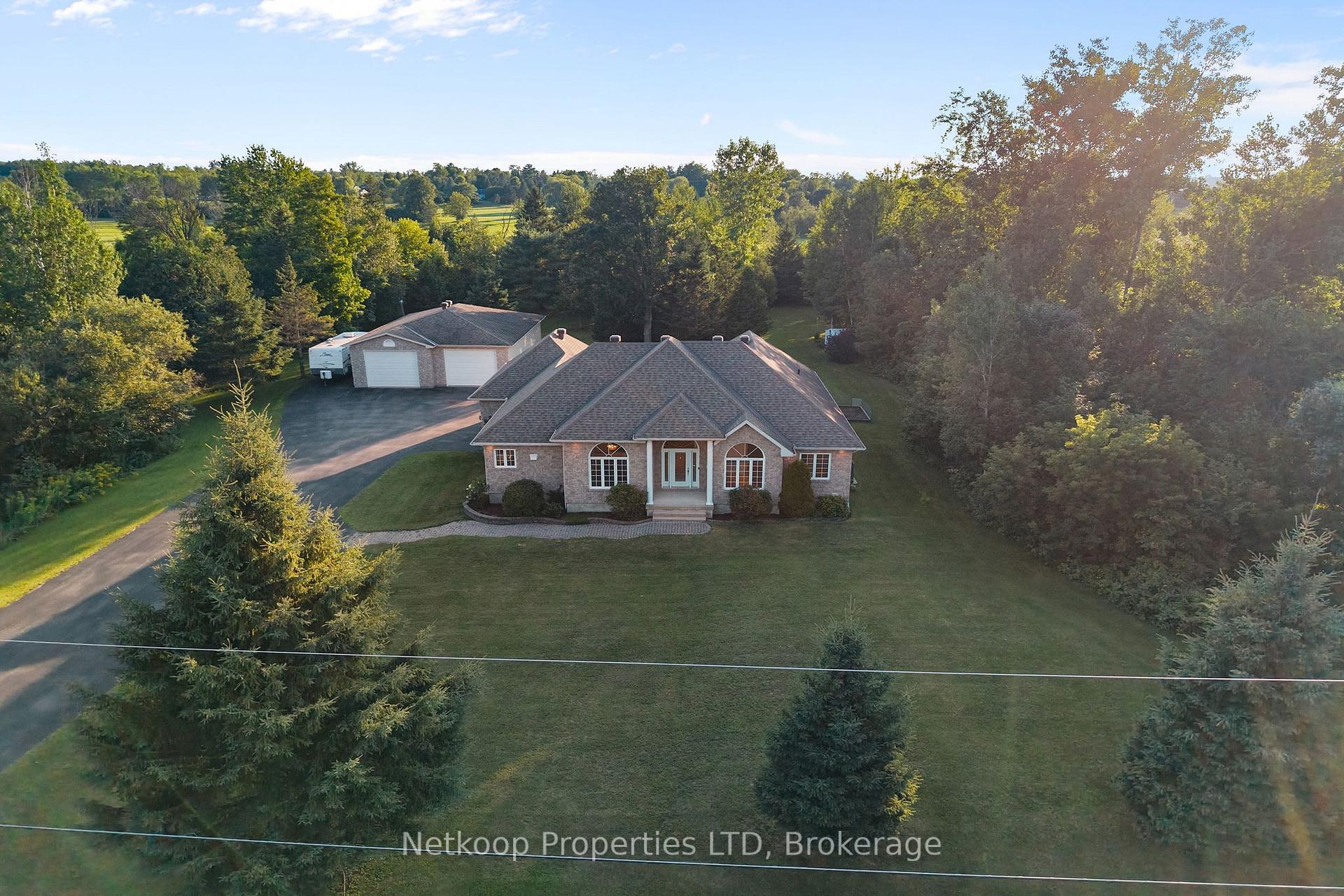 Photo 3 of 4755 Whispering Willow Drive, Ottawa, Sarsfield/Bearbrook — HOMEH
