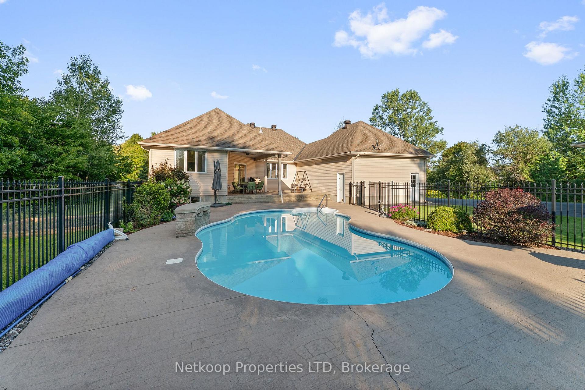 Photo 36 of 4755 Whispering Willow Drive, Ottawa, Sarsfield/Bearbrook — HOMEH