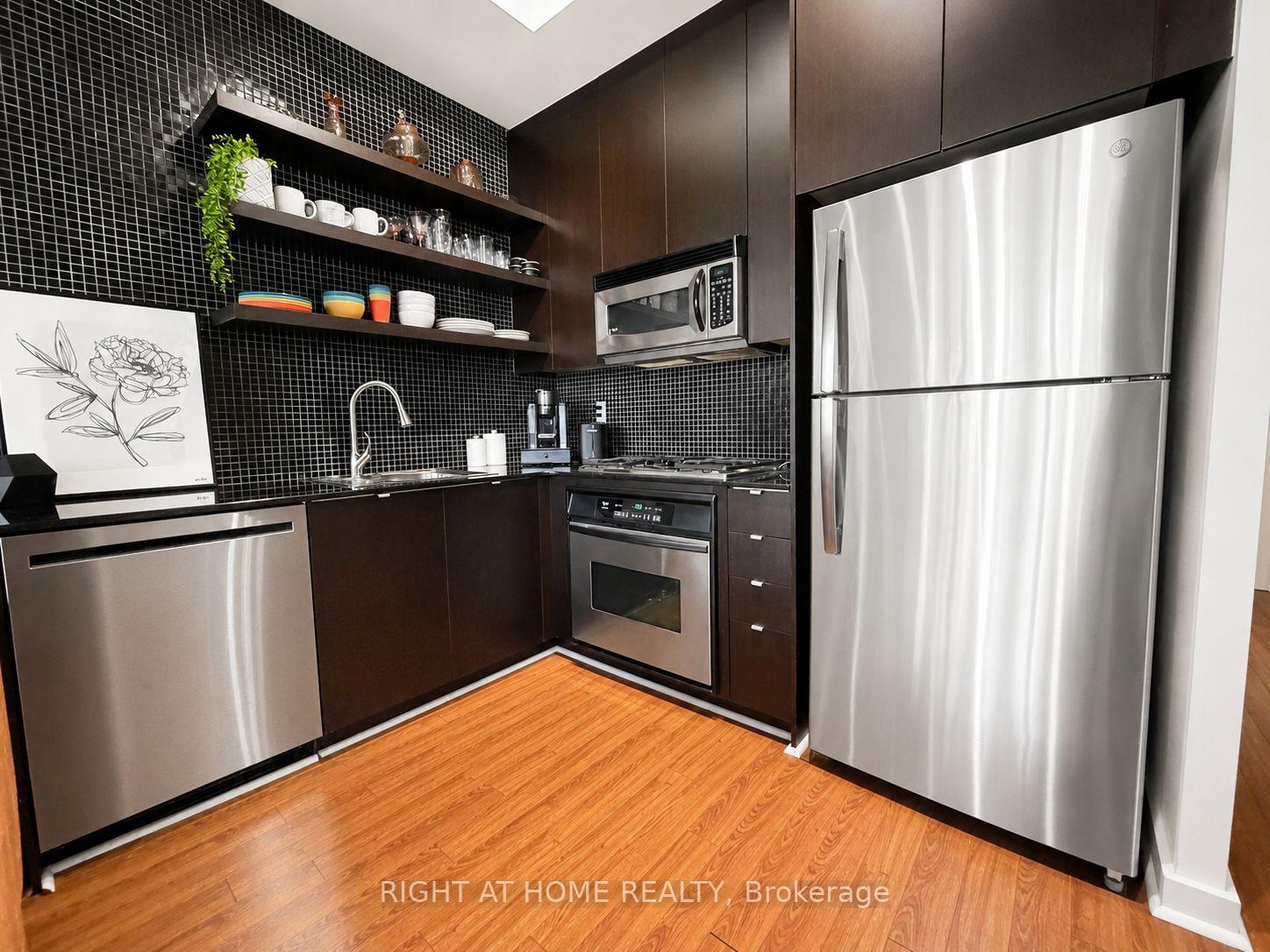 Photo 3 of Unit 605, 19 Brant Street, Toronto, Waterfront Communities — HOMEH