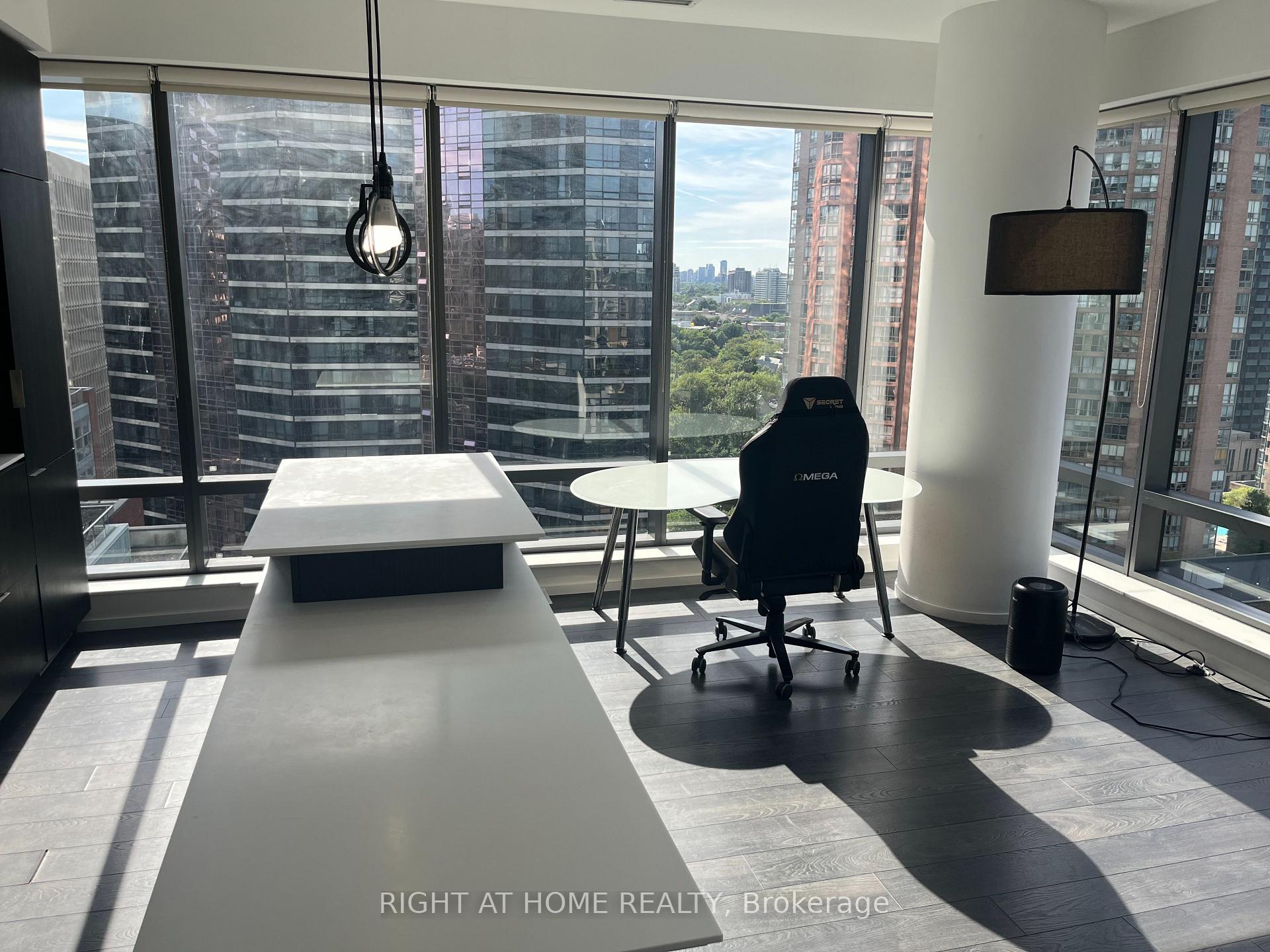 Photo 3 of Unit 1508, 5 St Joseph Street, Toronto, Bay Street Corridor — HOMEH