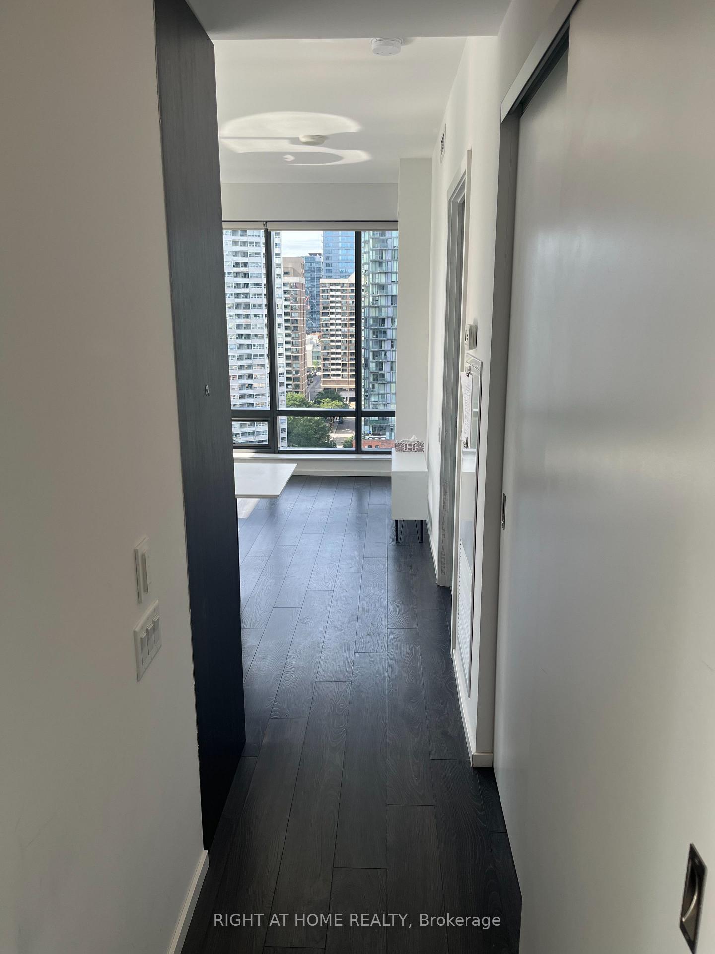 Photo 4 of Unit 1508, 5 St Joseph Street, Toronto, Bay Street Corridor — HOMEH