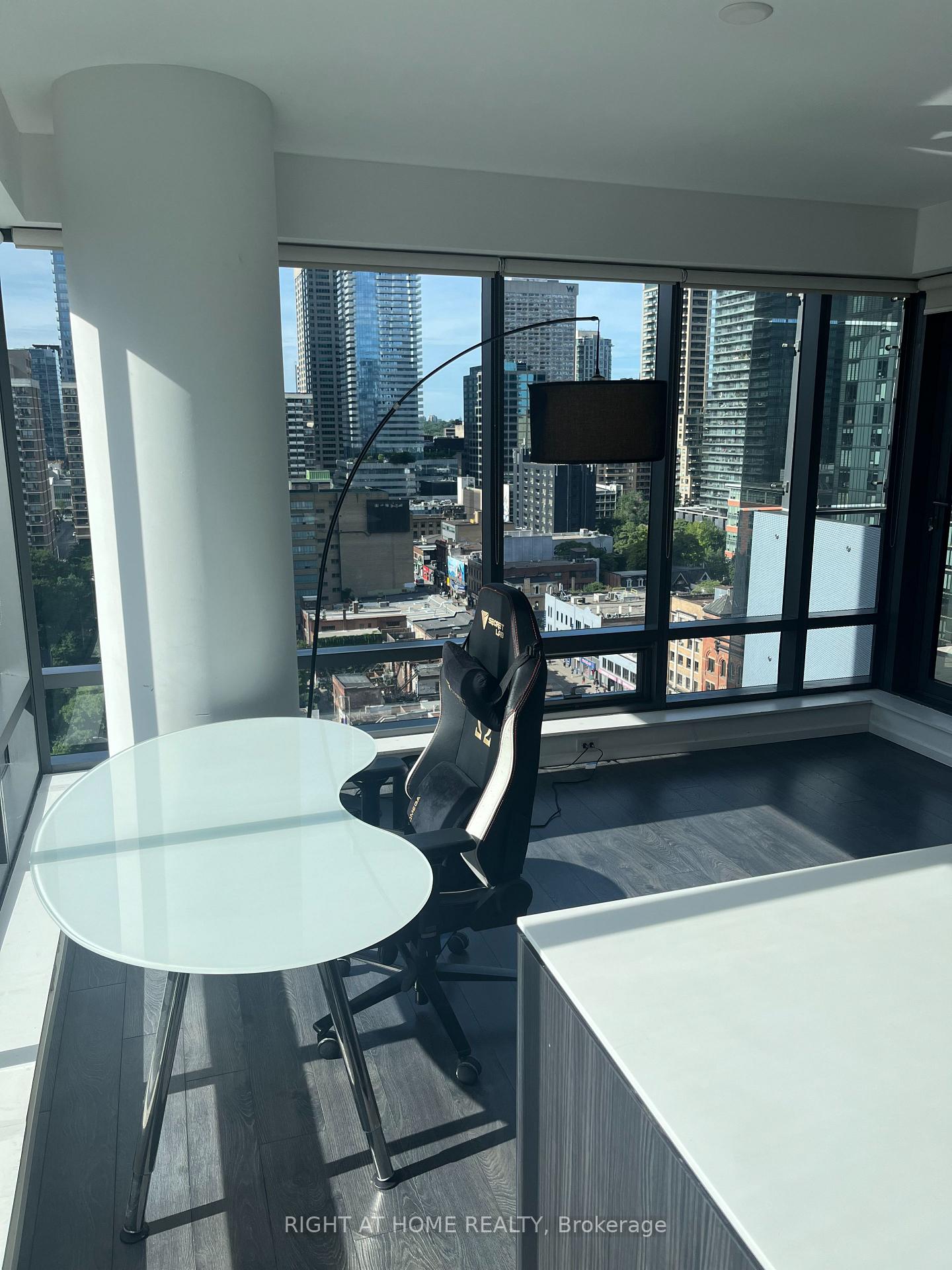 Photo 9 of Unit 1508, 5 St Joseph Street, Toronto, Bay Street Corridor — HOMEH